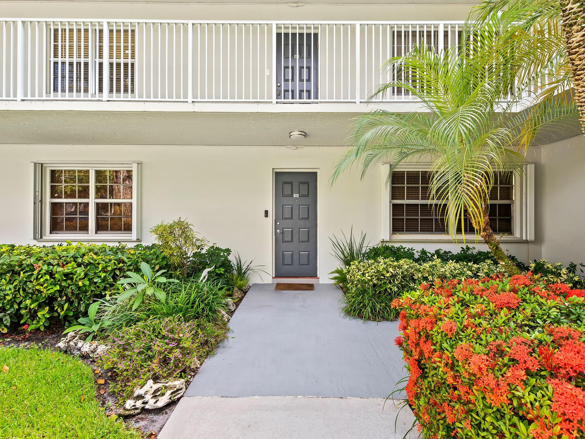 Foto de propiedad en 4221 W Palm Aire Drive 102, Pompano Beach, FL 33069 Pompano Beach con MLS# 