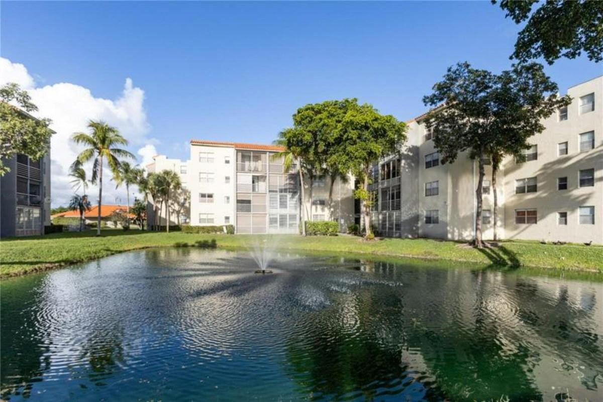 Foto de propiedad en 1830 SW 81 4104, North Lauderdale, FL 33068 North Lauderdale con MLS# 