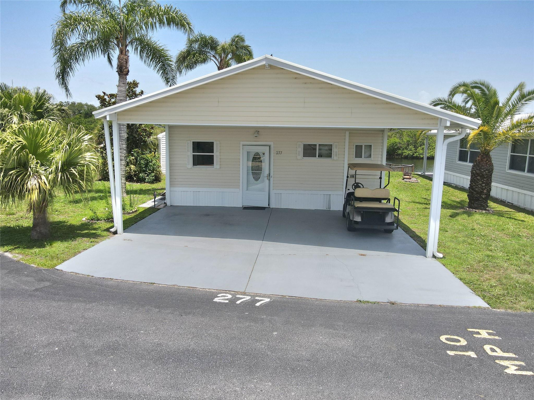 Foto de propiedad en 12310 SE 143rd Avenue, FL 34974  con MLS# 