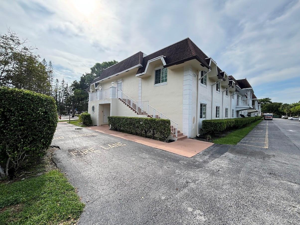 Foto de propiedad en 700 SE 2nd Avenue 409, Deerfield Beach, FL 33441 Deerfield Beach con MLS# 
