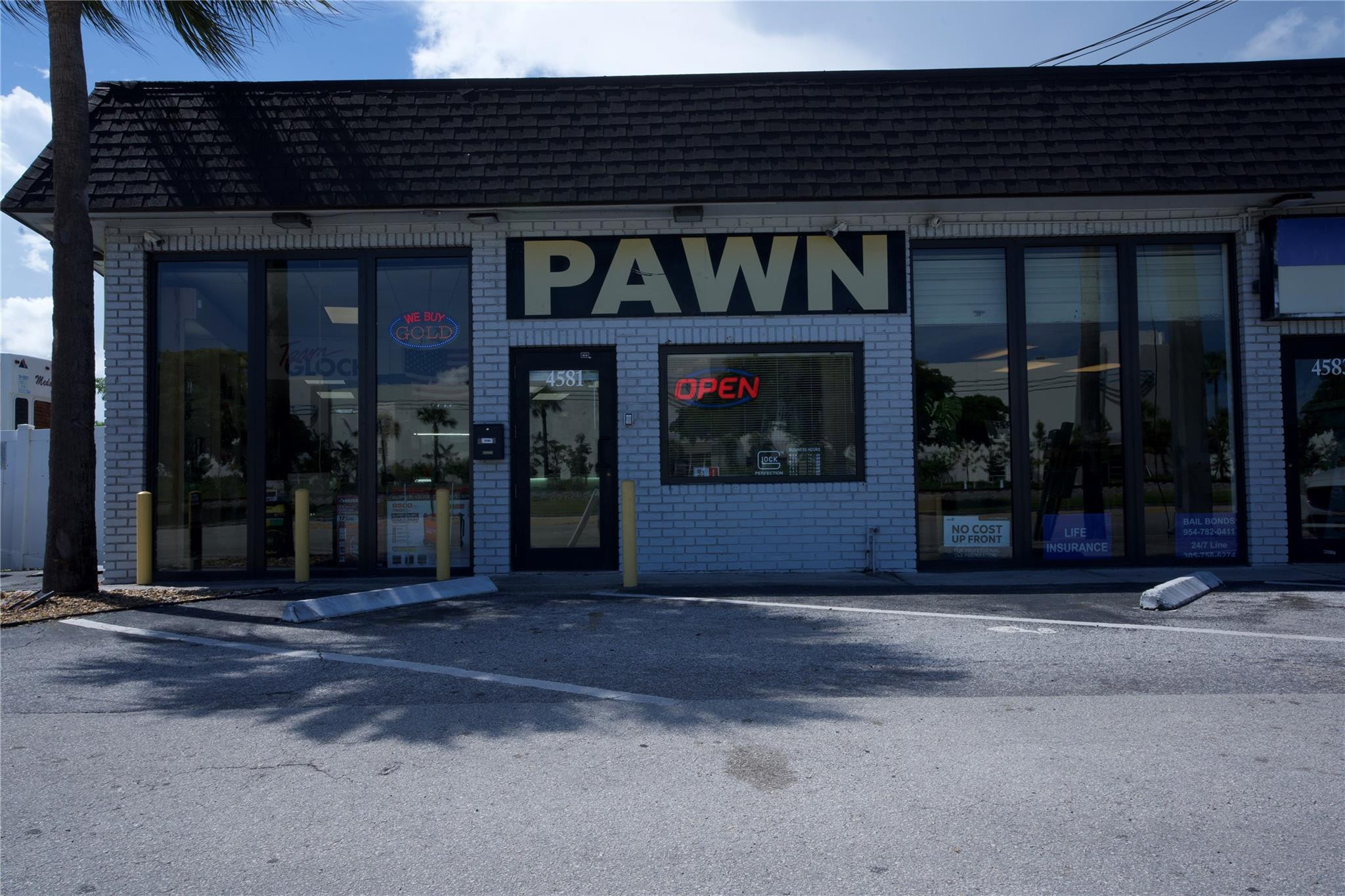 Foto de propiedad en 4581 N Dixie Highway, Deerfield Beach, FL 33064 Deerfield Beach con MLS# 