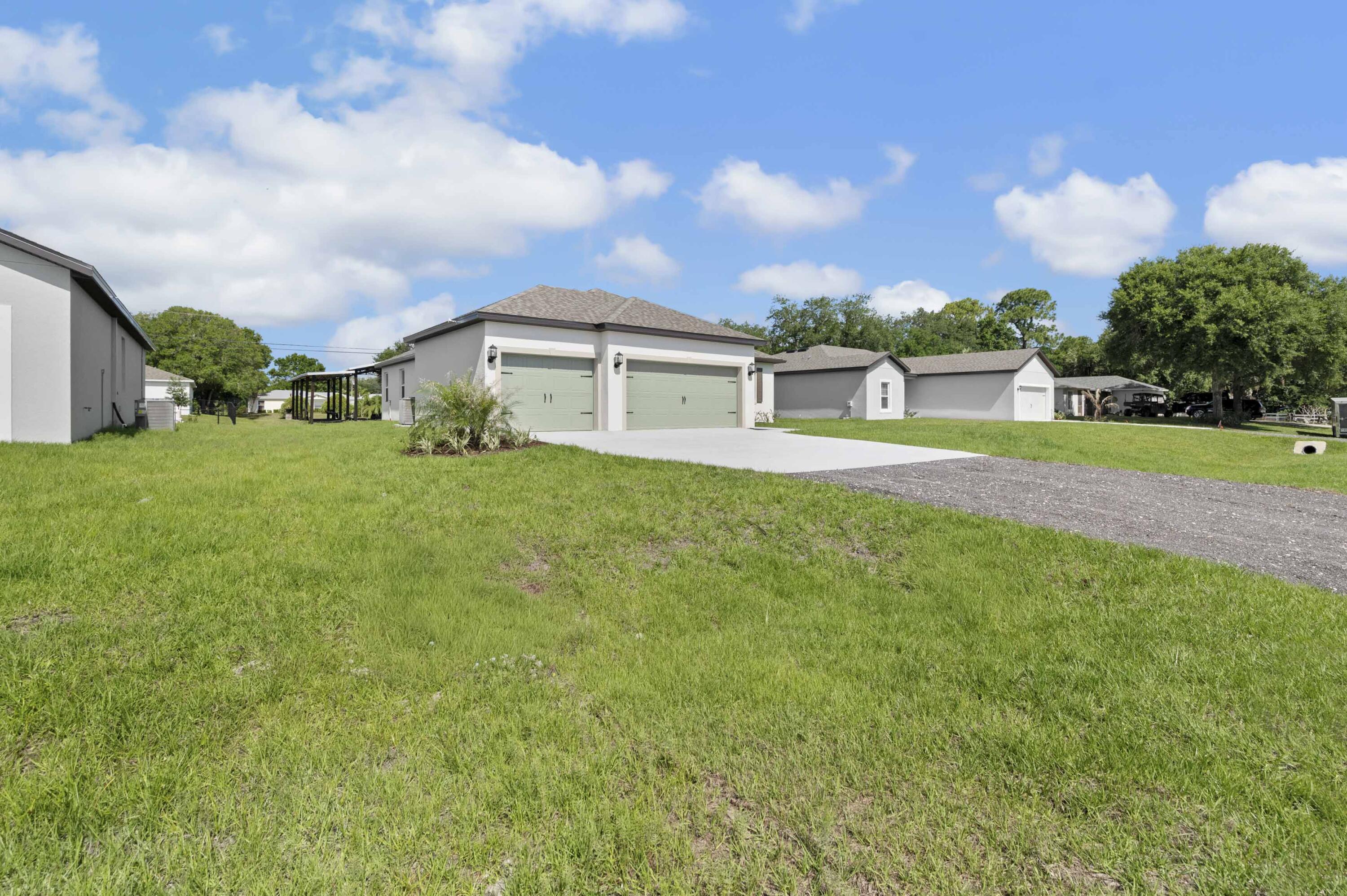 Foto de propiedad en 2583 SW Chestnut Lane, Port St. Lucie, FL 34953 Port St. Lucie con MLS# 
