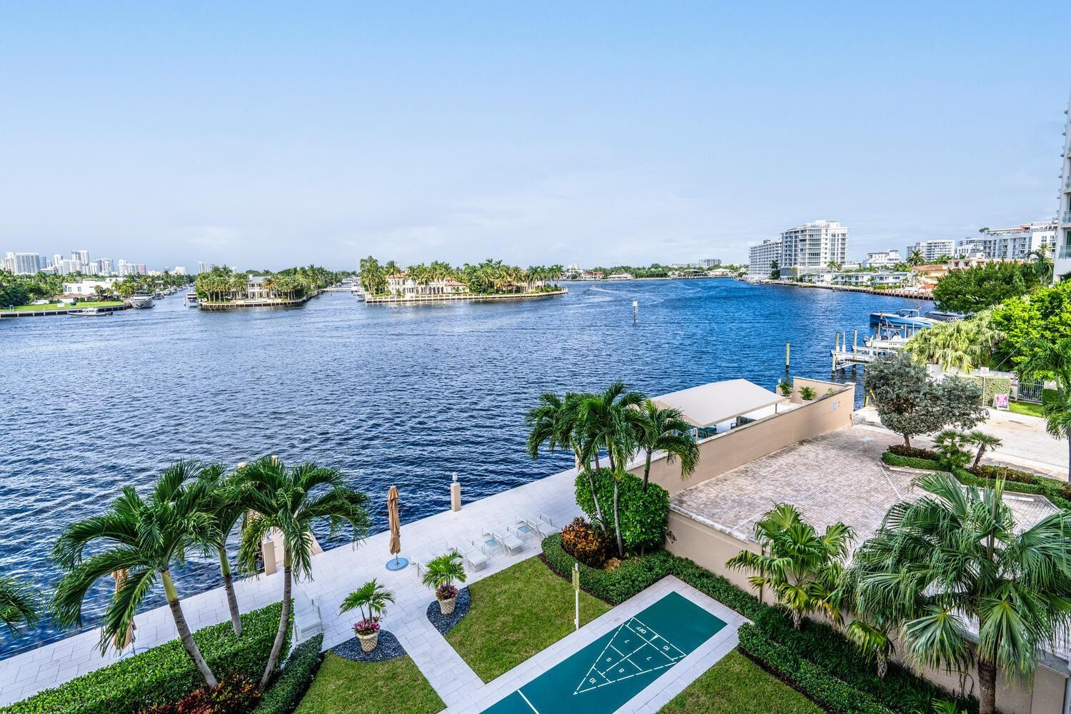 Foto de propiedad en 215 N Birch Road 4c, Fort Lauderdale, FL 33304 Fort Lauderdale con MLS# 