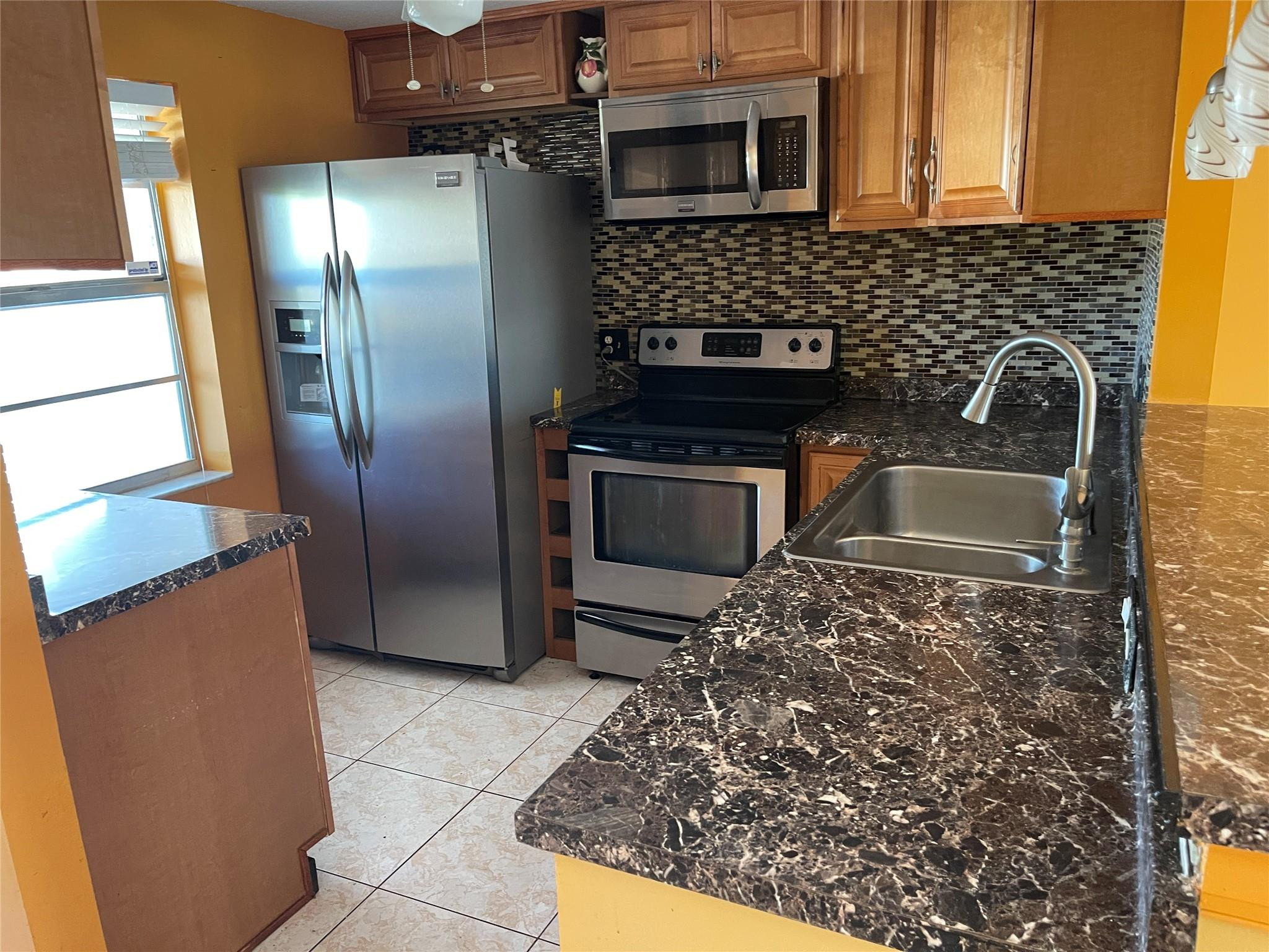 Foto de propiedad en 1025 Country Club Drive 407, Margate, FL 33063 Margate con MLS# 