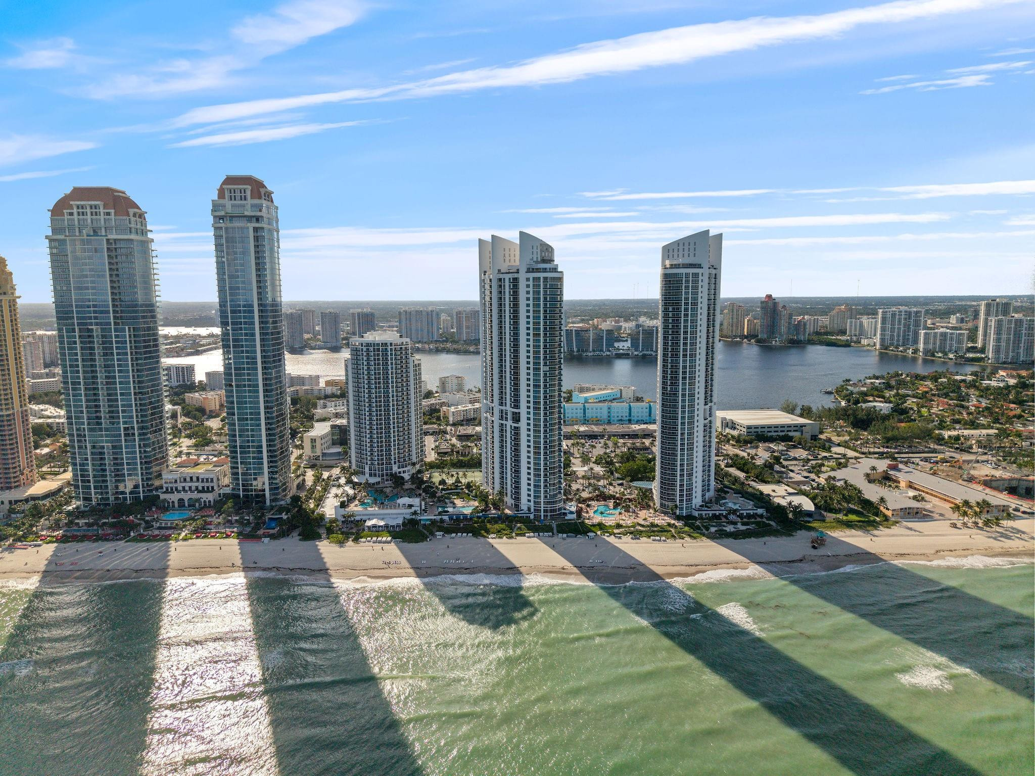 Foto de propiedad en 18101 Collins Avenue 801, Sunny Isles Beach, FL 33160 Sunny Isles Beach con MLS# 