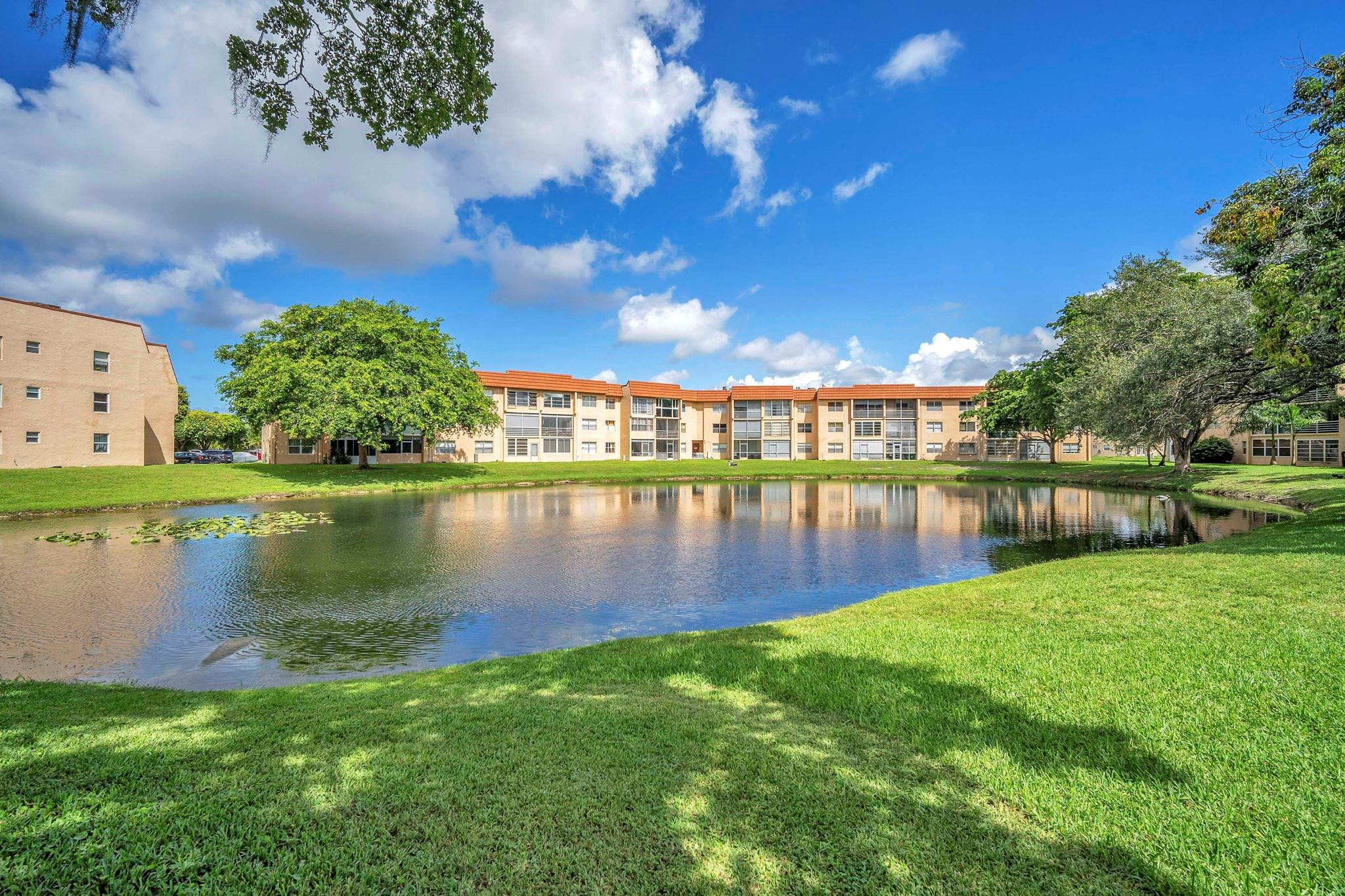 Foto de propiedad en 9301 Sunrise Lakes Boulevard 207, Sunrise, FL 33322 Sunrise con MLS# 