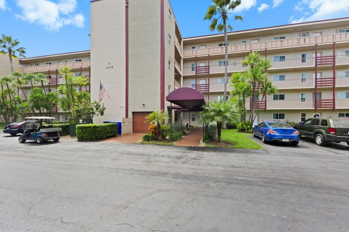 Foto de propiedad en 2106 S Cypress Bend Drive 506, Pompano Beach, FL 33069 Pompano Beach con MLS# 