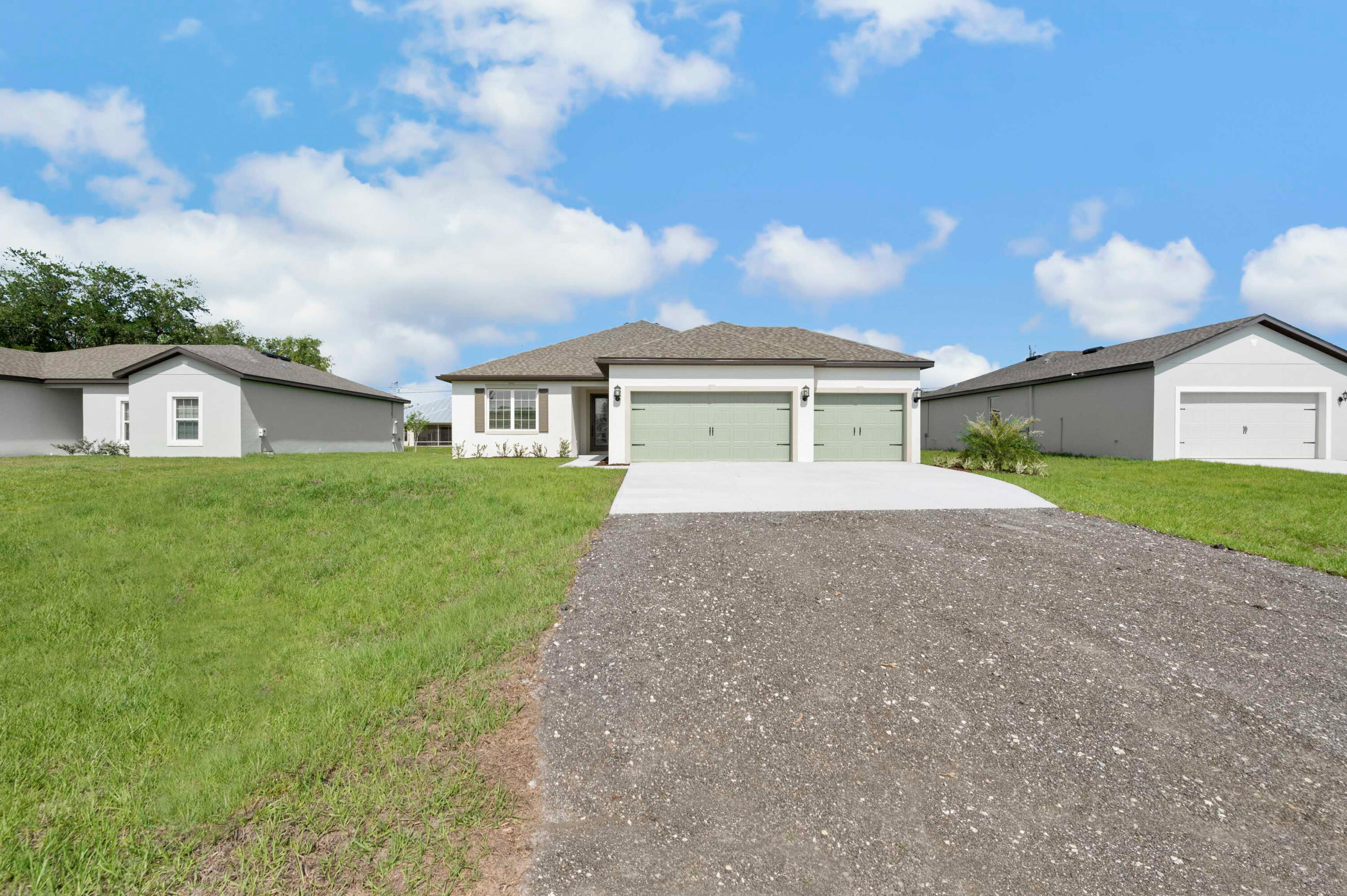 Foto de propiedad en 242 SW Glen Road, Port St. Lucie, FL 34953 Port St. Lucie con MLS# 