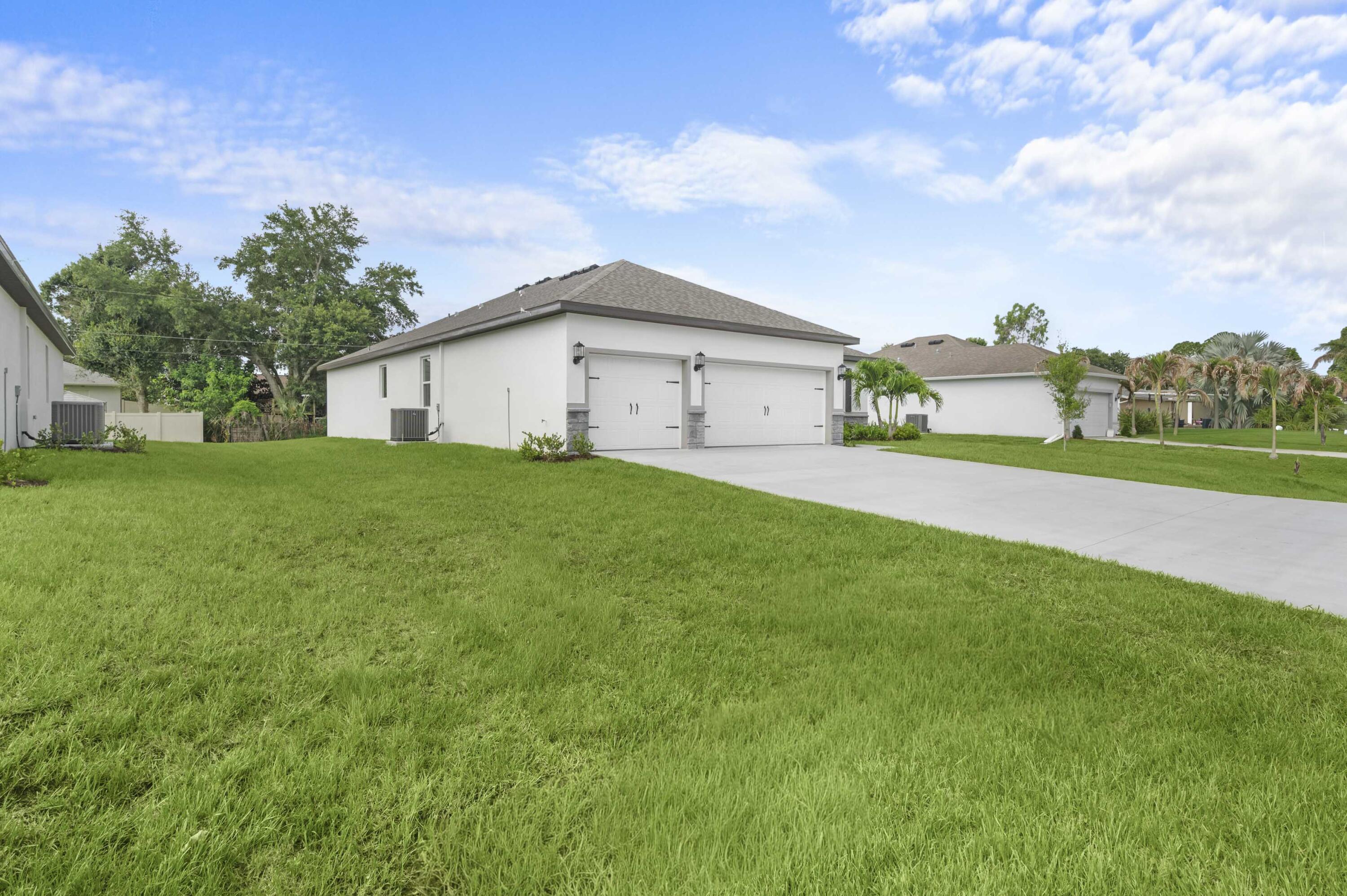 Foto de propiedad en 4562 SW Daemon Street, Port St. Lucie, FL 34953 Port St. Lucie con MLS# 