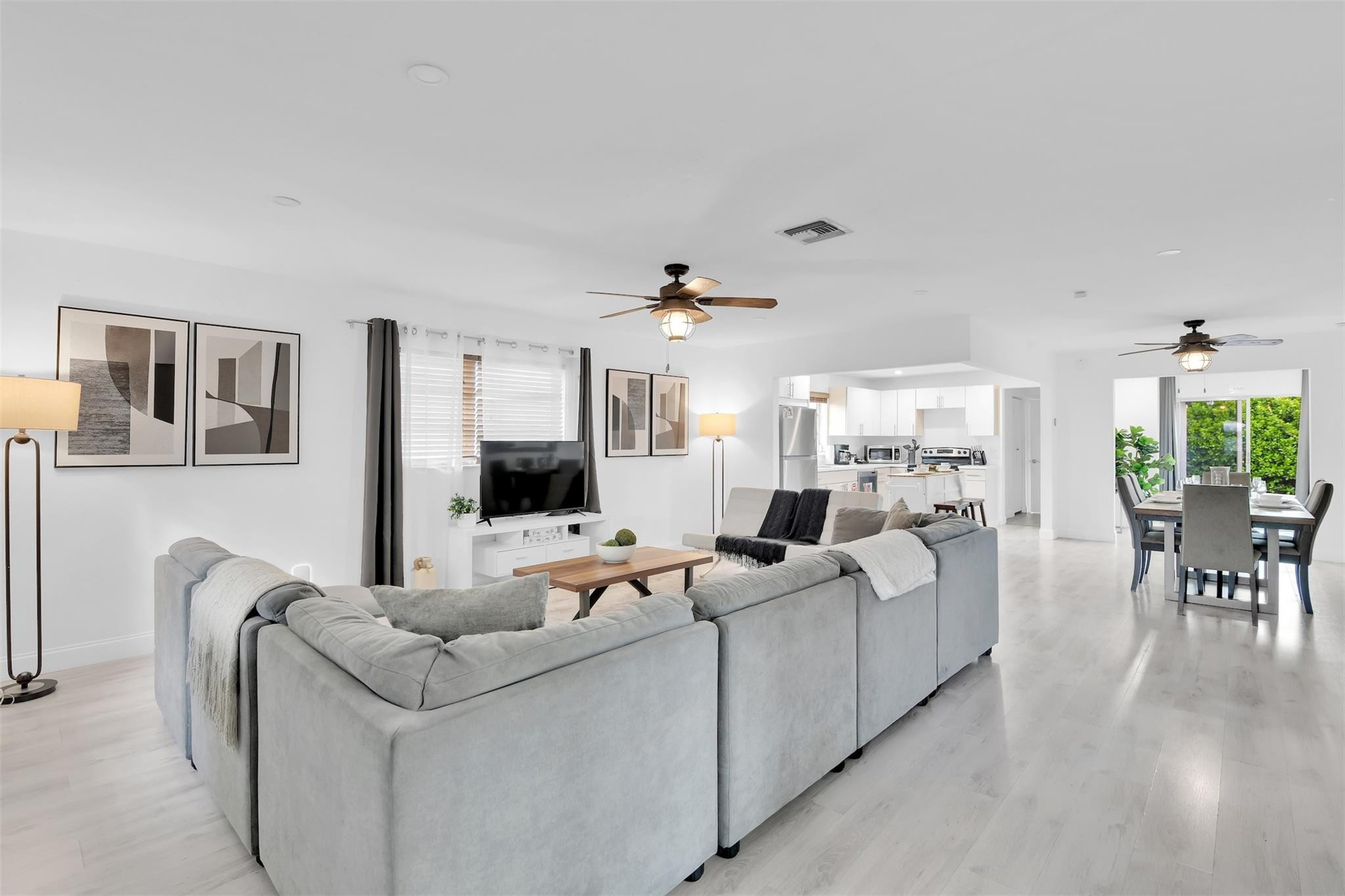 Foto de propiedad en 214 SE 6th Street, Dania Beach, FL 33004 Dania Beach con MLS# 