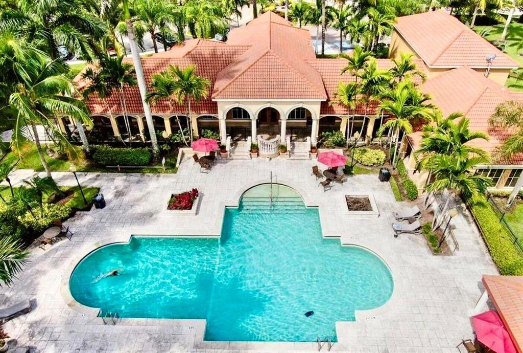 Foto de propiedad en 4101 San Marino Boulevard 108, West Palm Beach, FL 33409 West Palm Beach con MLS# 
