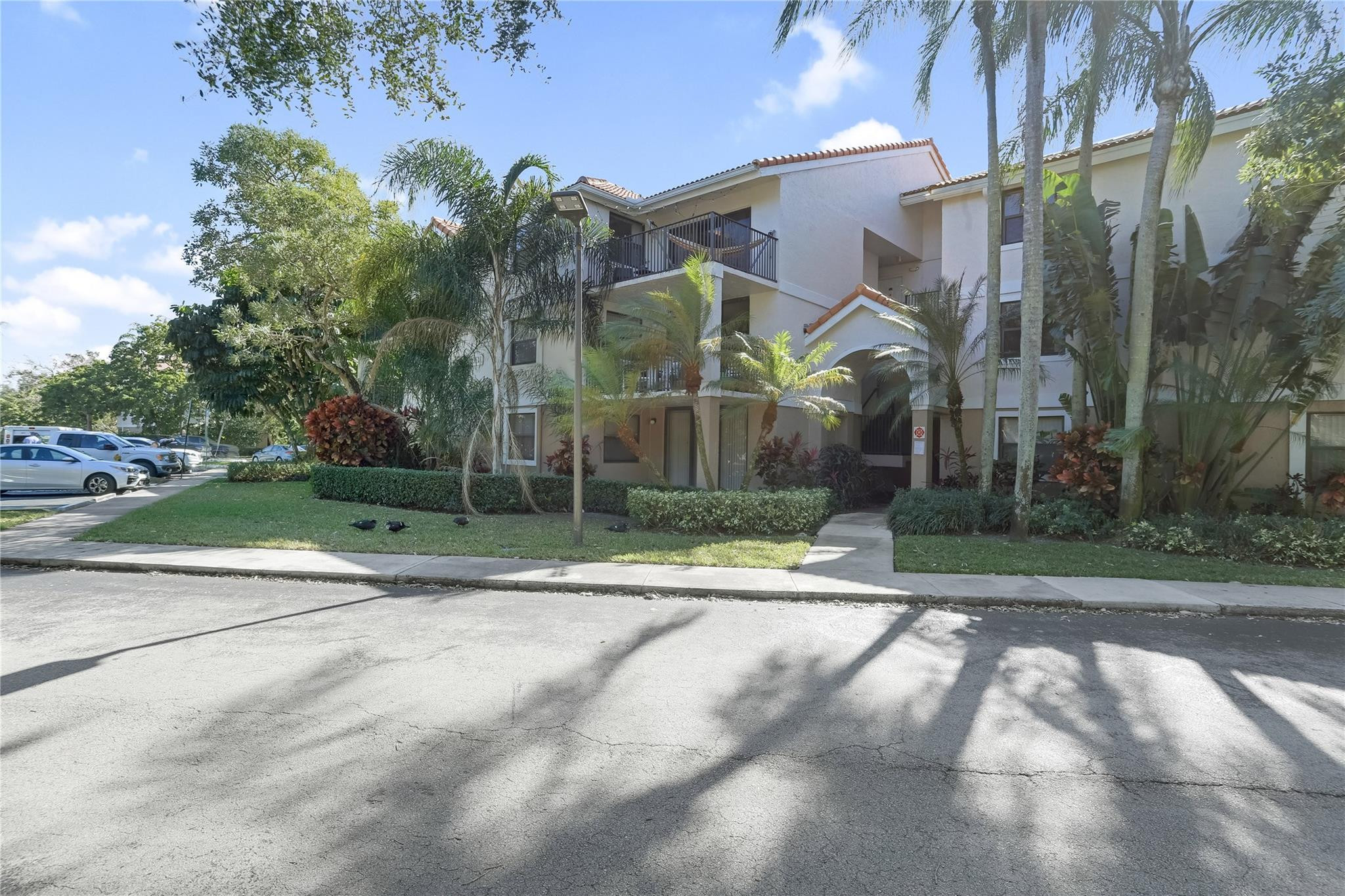 Foto de propiedad en 10131 W Sunrise Boulevard 306, Plantation, FL 33322 Plantation con MLS# 