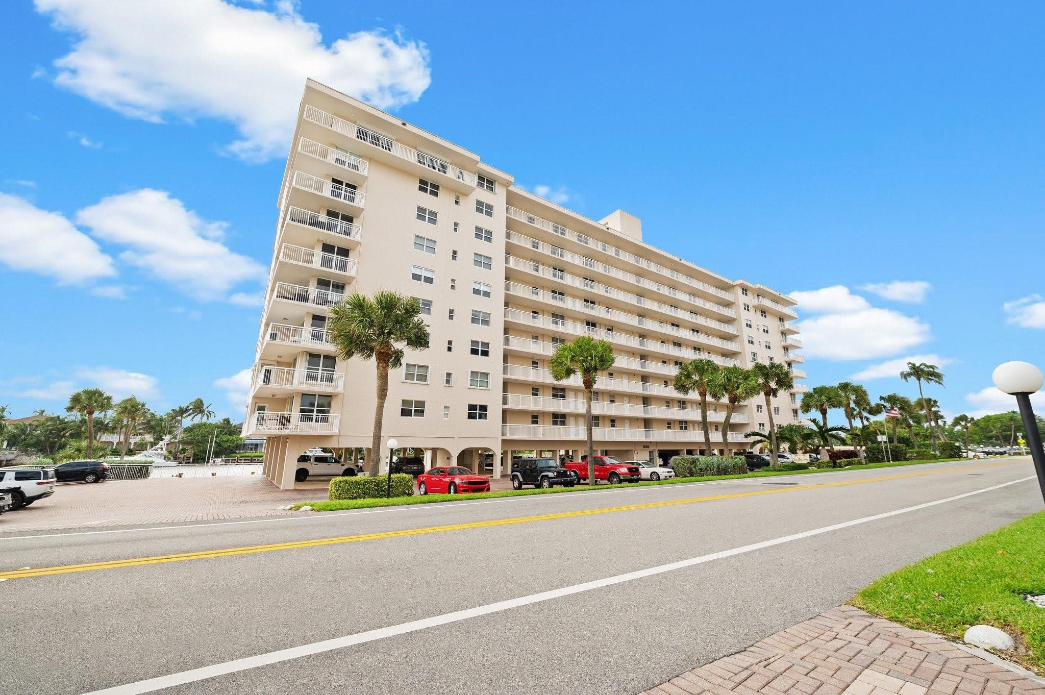 Foto de propiedad en 1050 Hillsboro Mile 203w, Hillsboro Beach, FL 33062 Hillsboro Beach con MLS# 