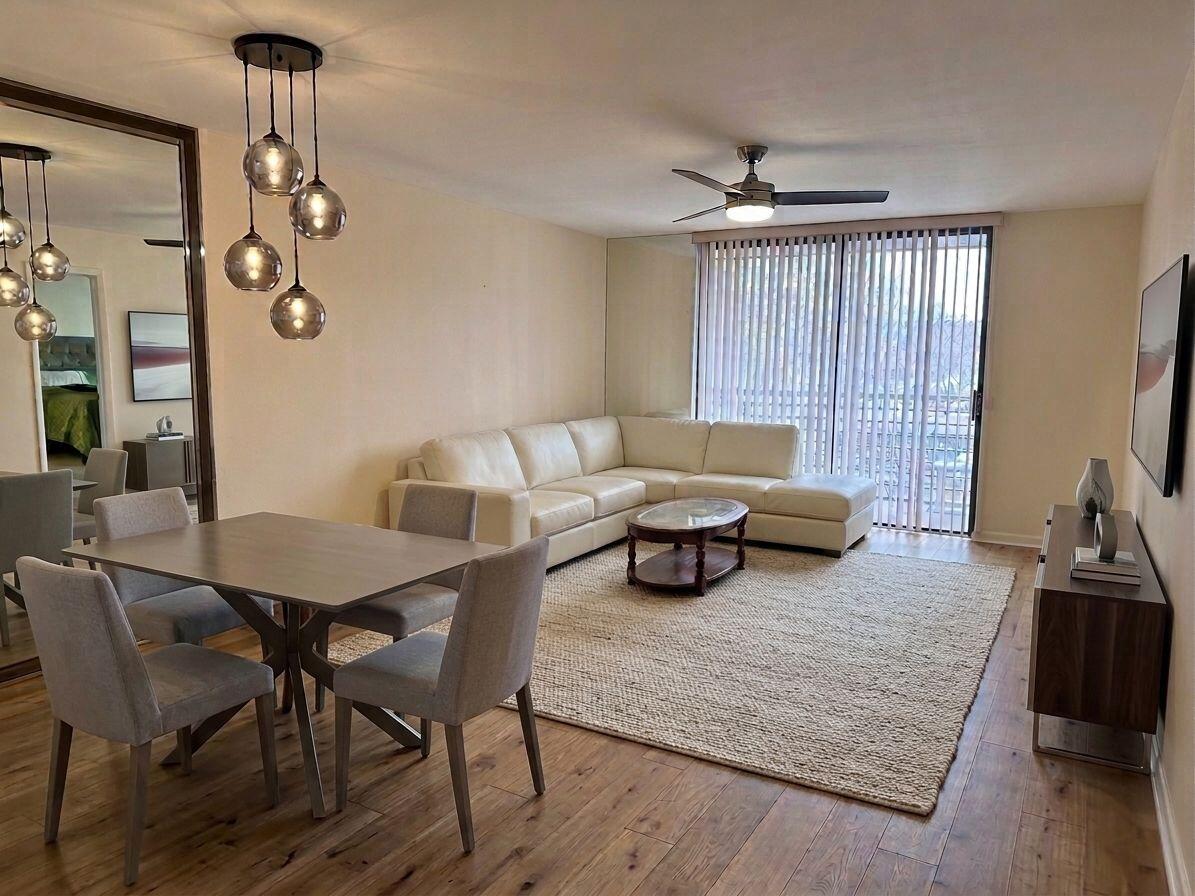 Foto de propiedad en 1101 Colony Point Circle 220, Pembroke Pines, FL 33026 Pembroke Pines con MLS# 