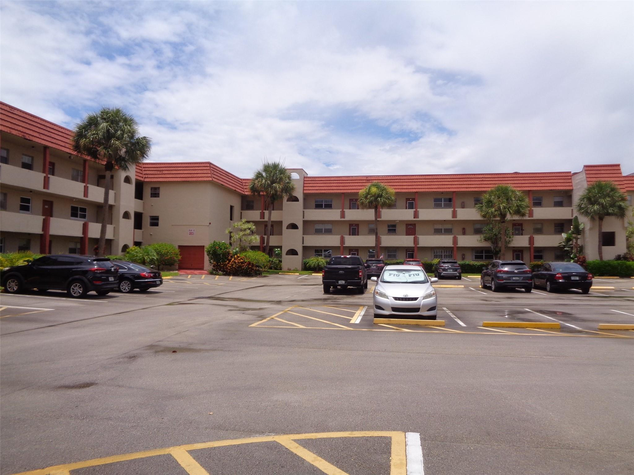 Foto de propiedad en 2831 E Sunrise Lakes Drive 209, Sunrise, FL 33322 Sunrise con MLS# 