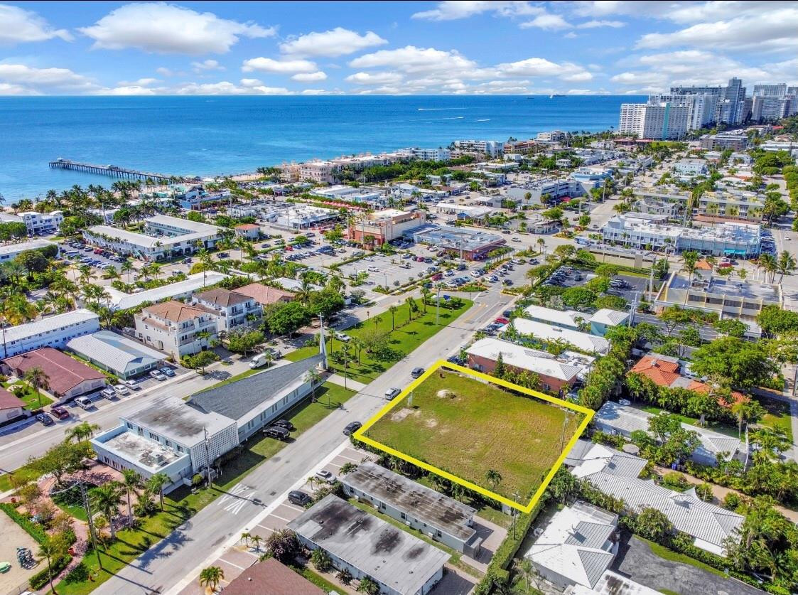 Foto de propiedad en 4433 Poinciana Street, Lauderdale-By-The-Sea, FL 33308 Lauderdale-By-The-Sea con MLS# 