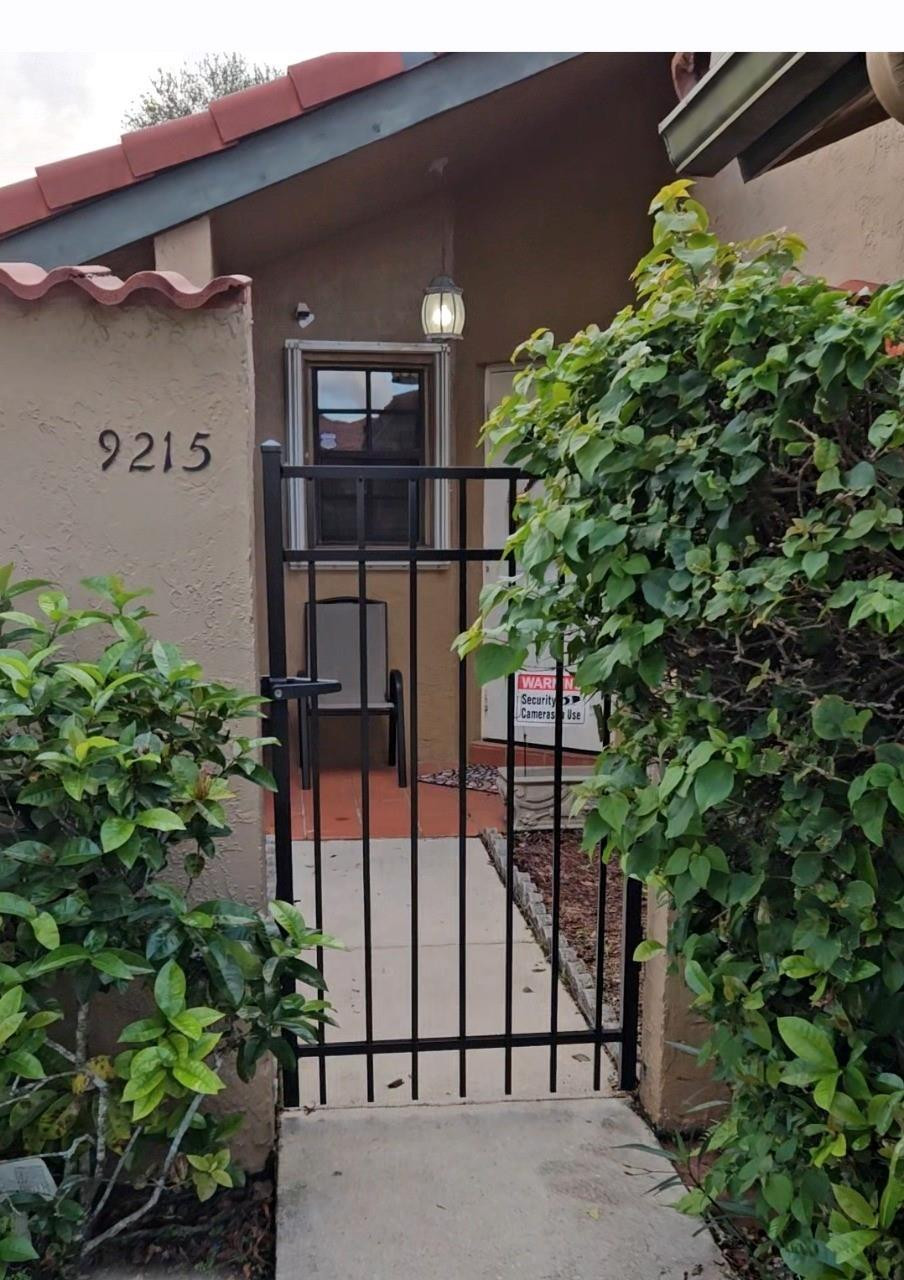 Foto de propiedad en 9215 W Sunrise Boulevard, Plantation, FL 33322 Plantation con MLS# 