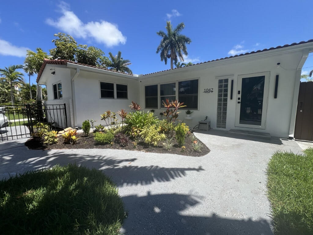 Foto de propiedad en 1042 Tyler Street, Hollywood, FL 33019 Hollywood con MLS# 