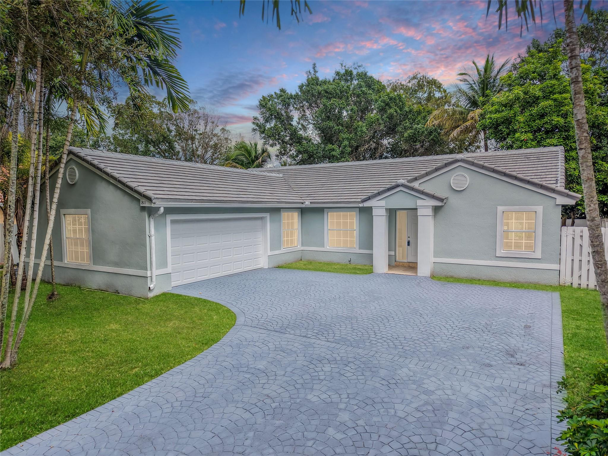 Foto de propiedad en 1811 SW 124th Way, Miramar, FL 33027 Miramar con MLS# 