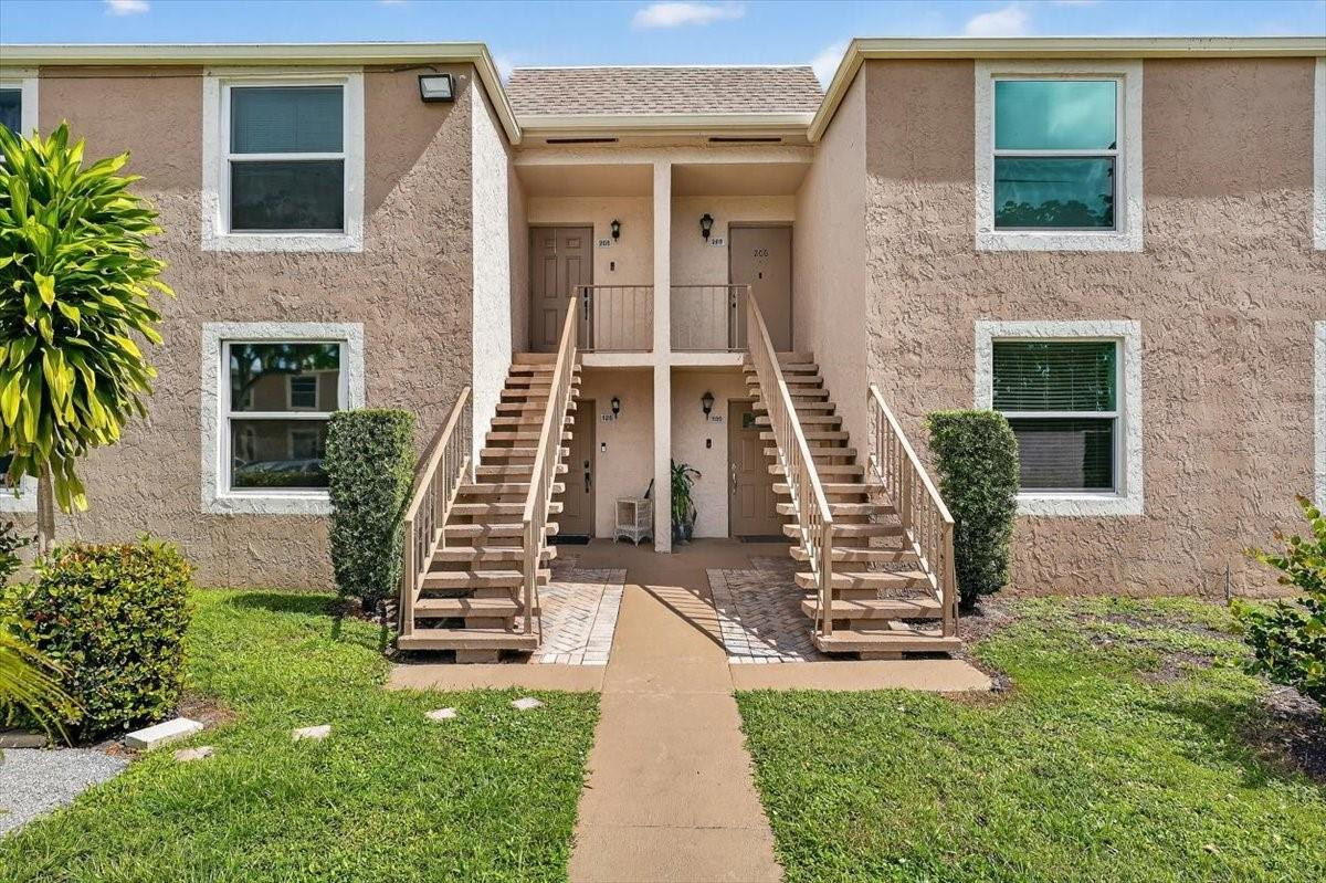 Foto de propiedad en 950 NW 80th Avenue 106, Margate, FL 33063 Margate con MLS# 