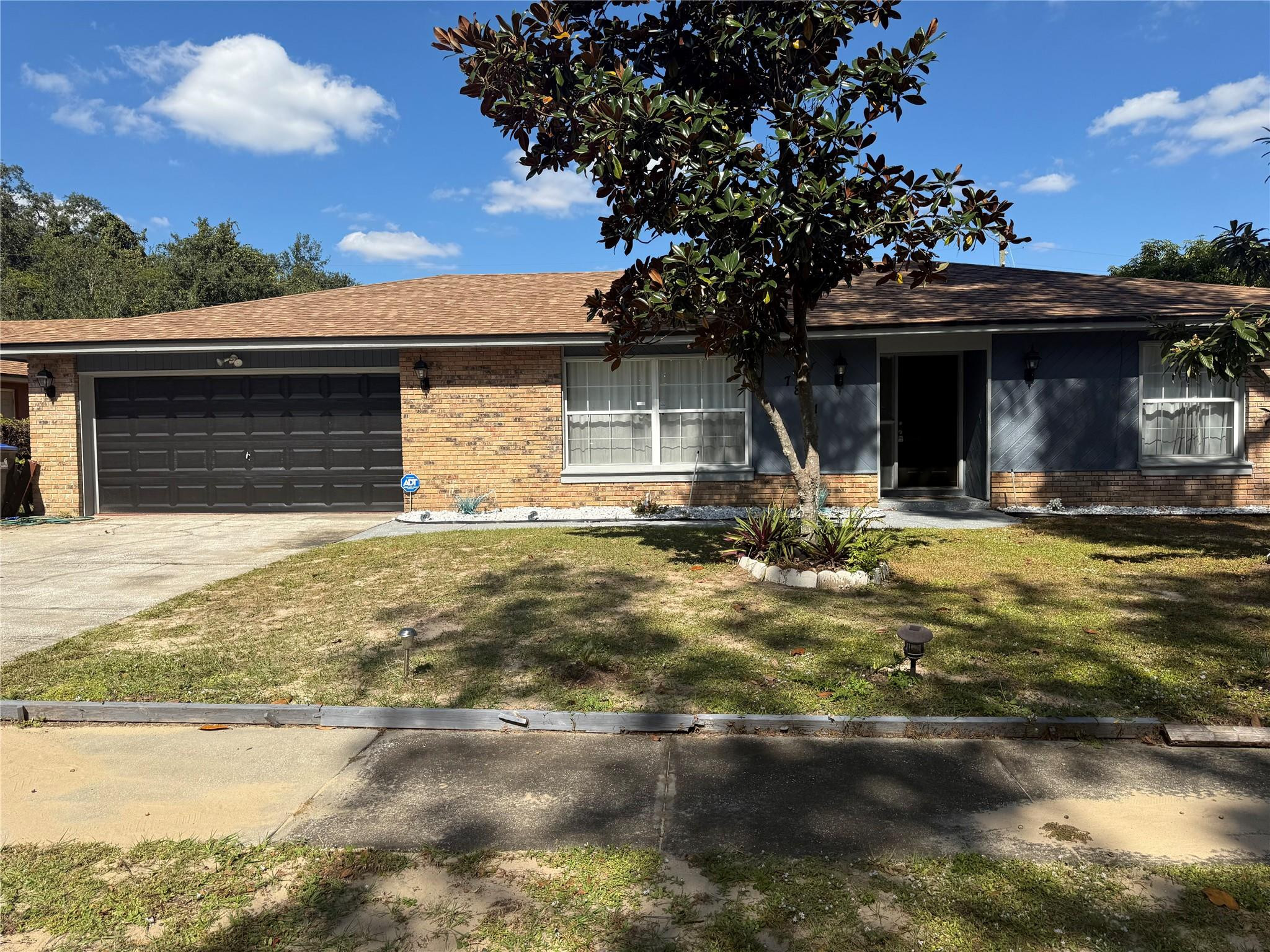 Foto de propiedad en 7821 Shellbark Drive, Orlando, FL 32818 Orlando con MLS# 