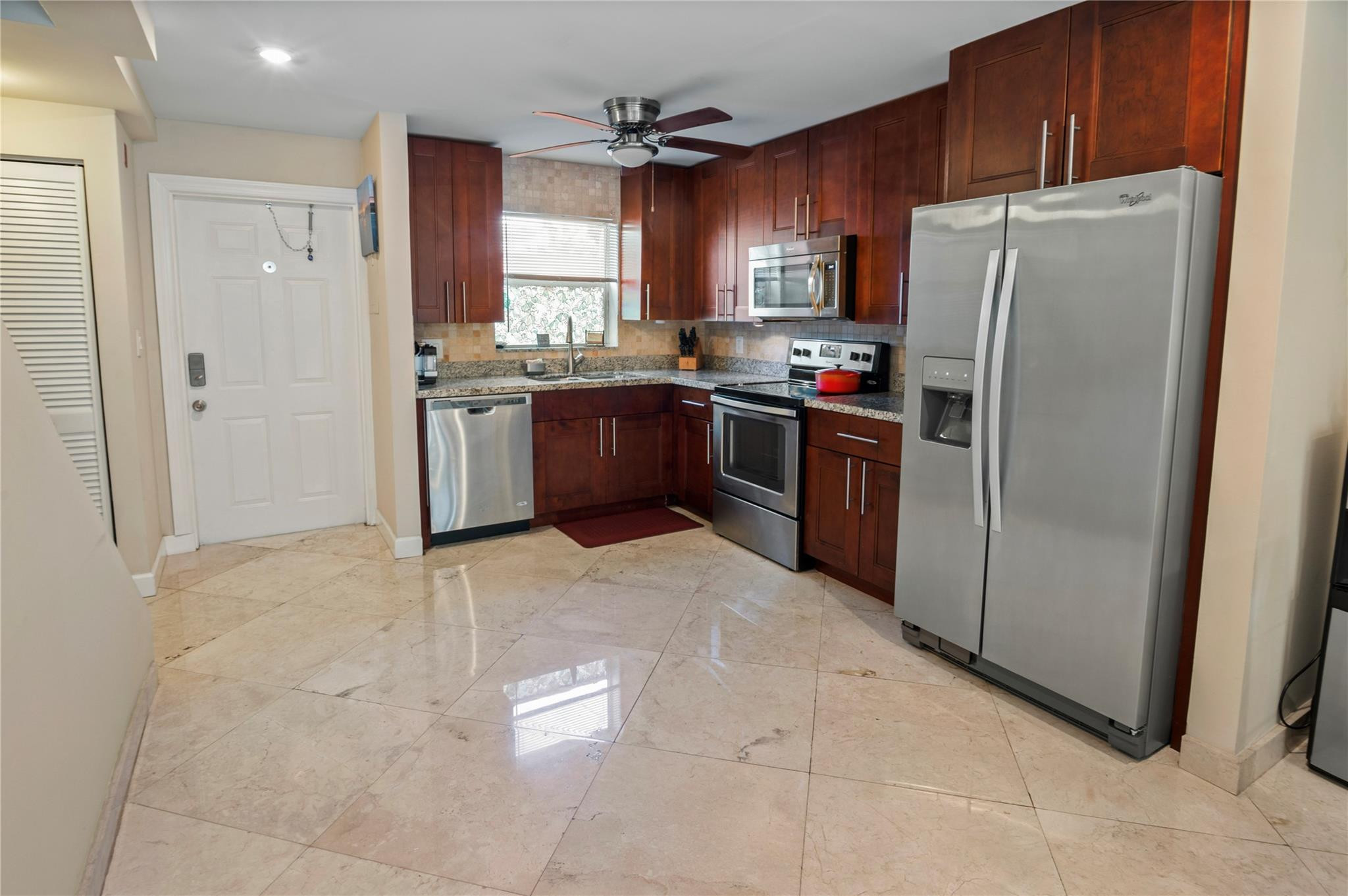Alquilada 811 W Oakland Park Boulevard F4, Oakland Park, FL 33311, Oakland Park, FL 33311