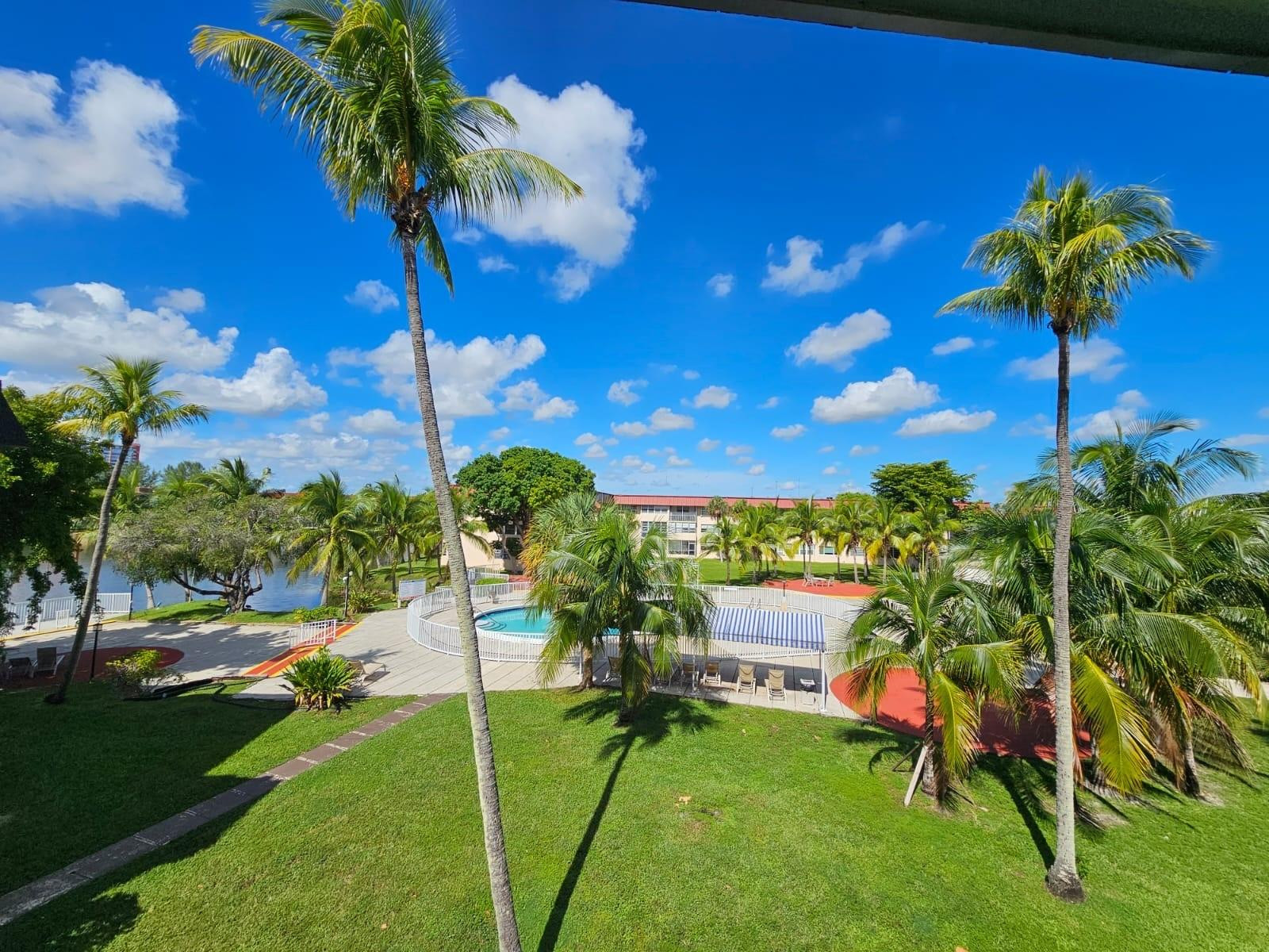 Alquilada 1450 NE 191st Street 303, Miami, FL 33179, Miami, FL 33179