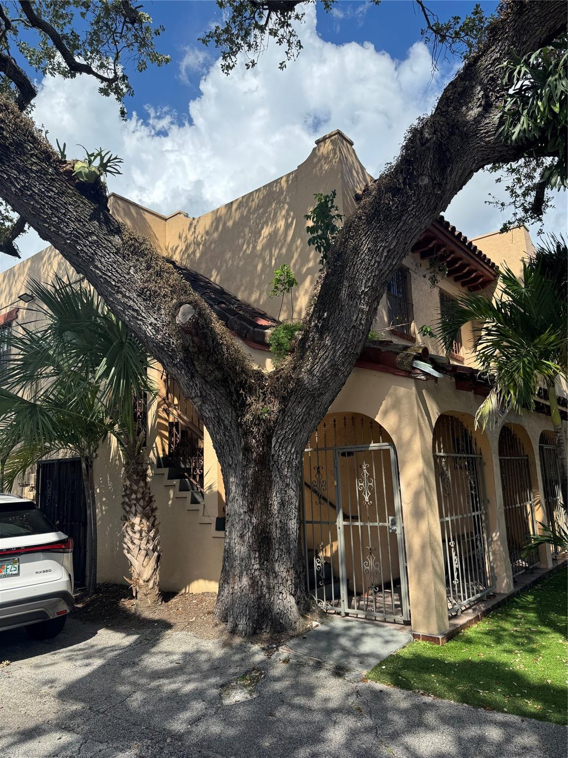 Foto de propiedad en 1527 NE 4th Avenue, Fort Lauderdale, FL 33304 Fort Lauderdale con MLS# 