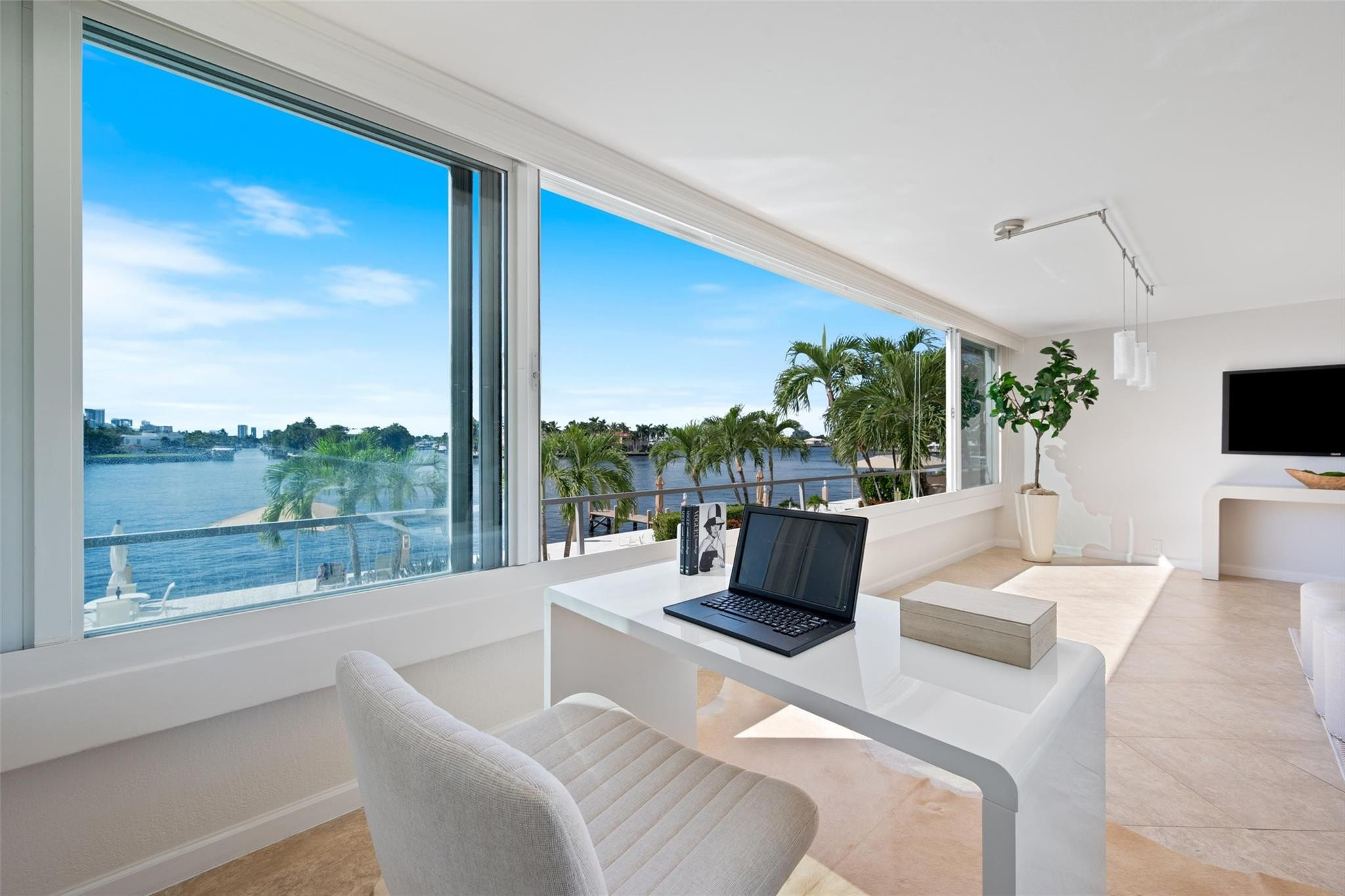 Foto de propiedad en 215 N Birch Road 2b, Fort Lauderdale, FL 33304 Fort Lauderdale con MLS# 