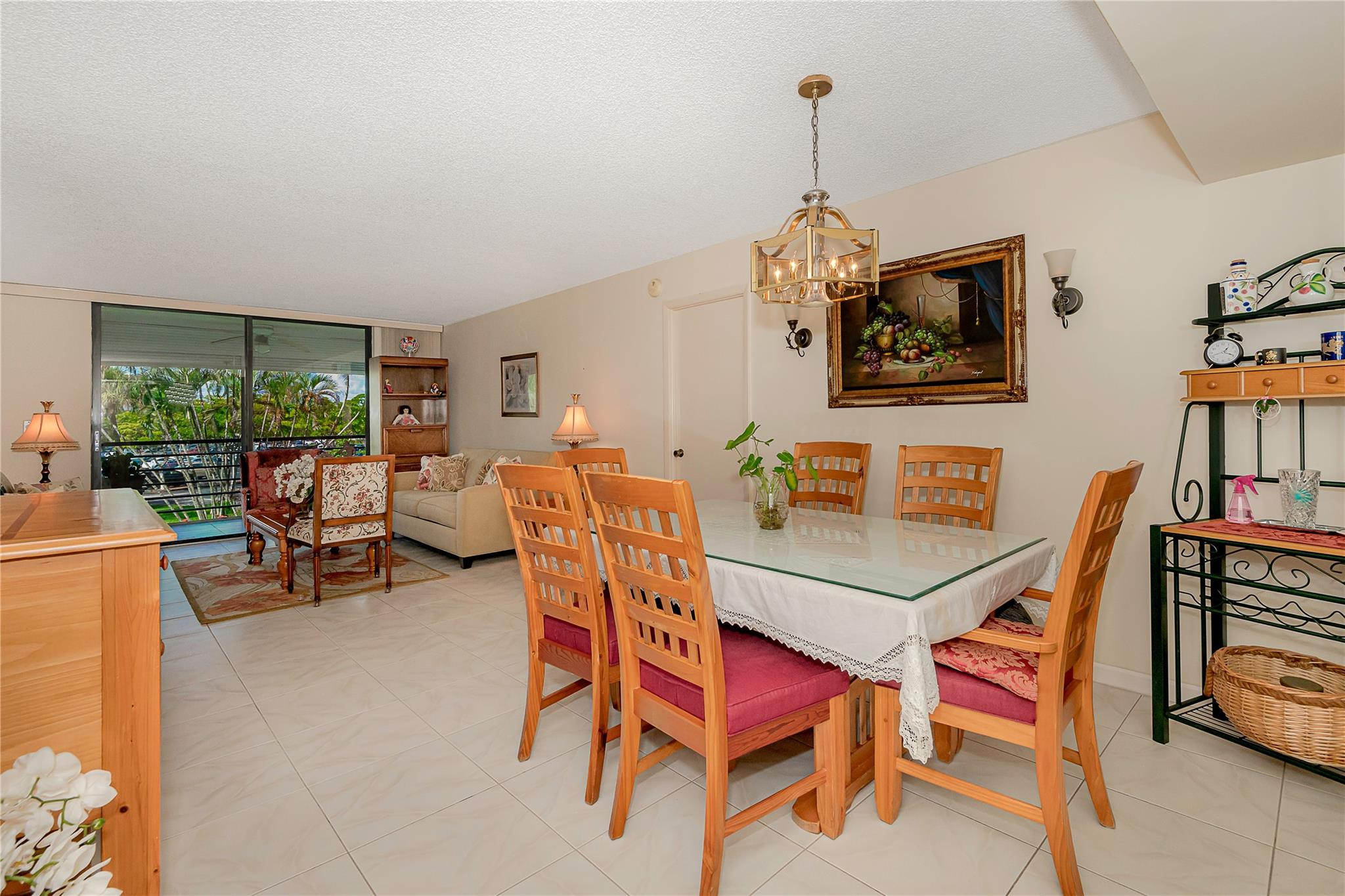 Foto de propiedad en 1100 Sant Charles Place 207, Pembroke Pines, FL 33026 Pembroke Pines con MLS# 