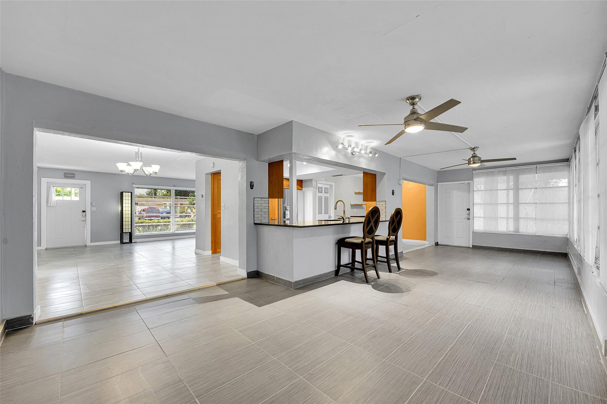 Foto de propiedad en 6501 NW 24th Court, Sunrise, FL 33313 Sunrise con MLS# 