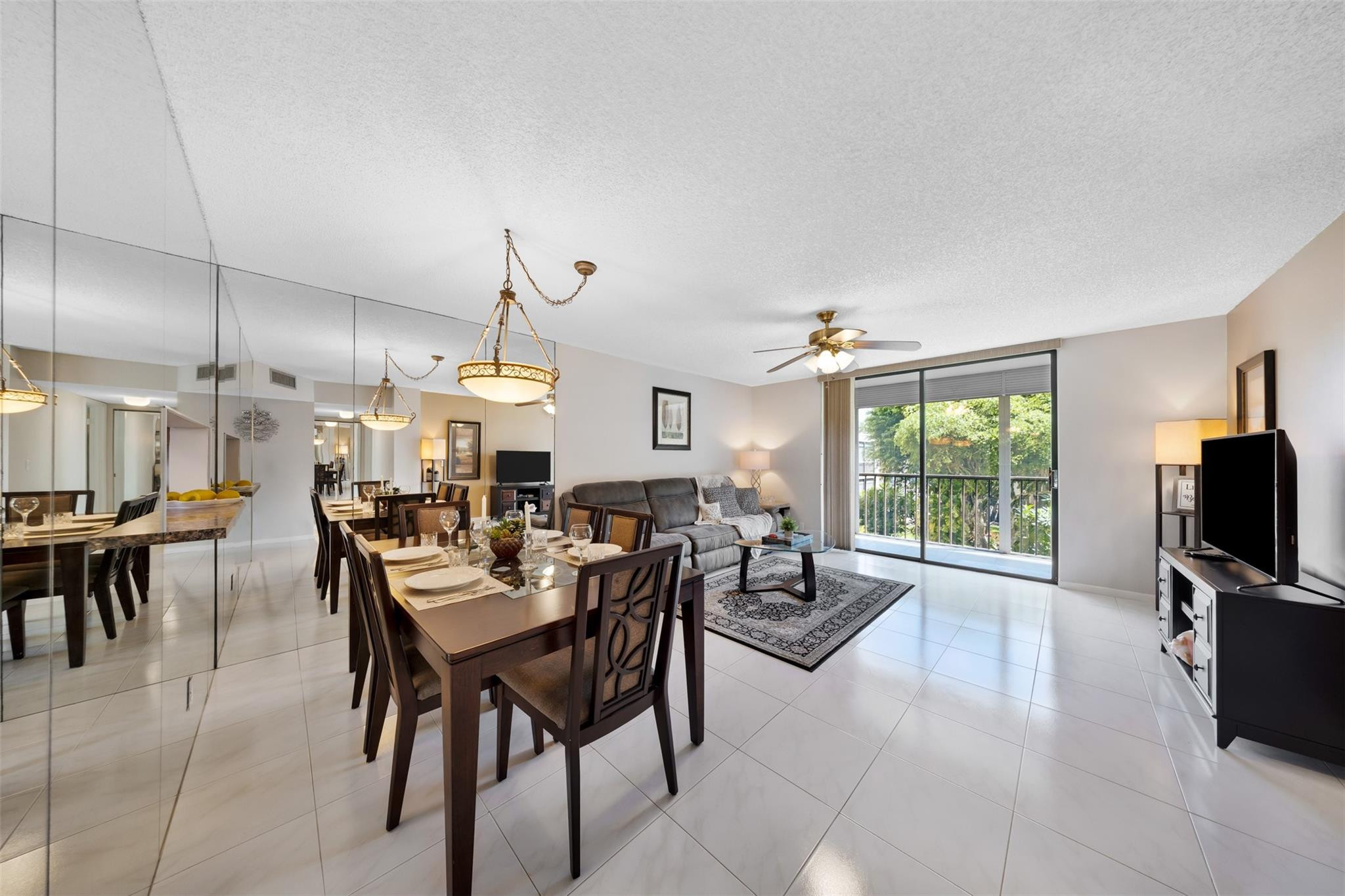 Foto de propiedad en 5250 Las Verdes Circle 317, Delray Beach, FL 33484 Delray Beach con MLS# 
