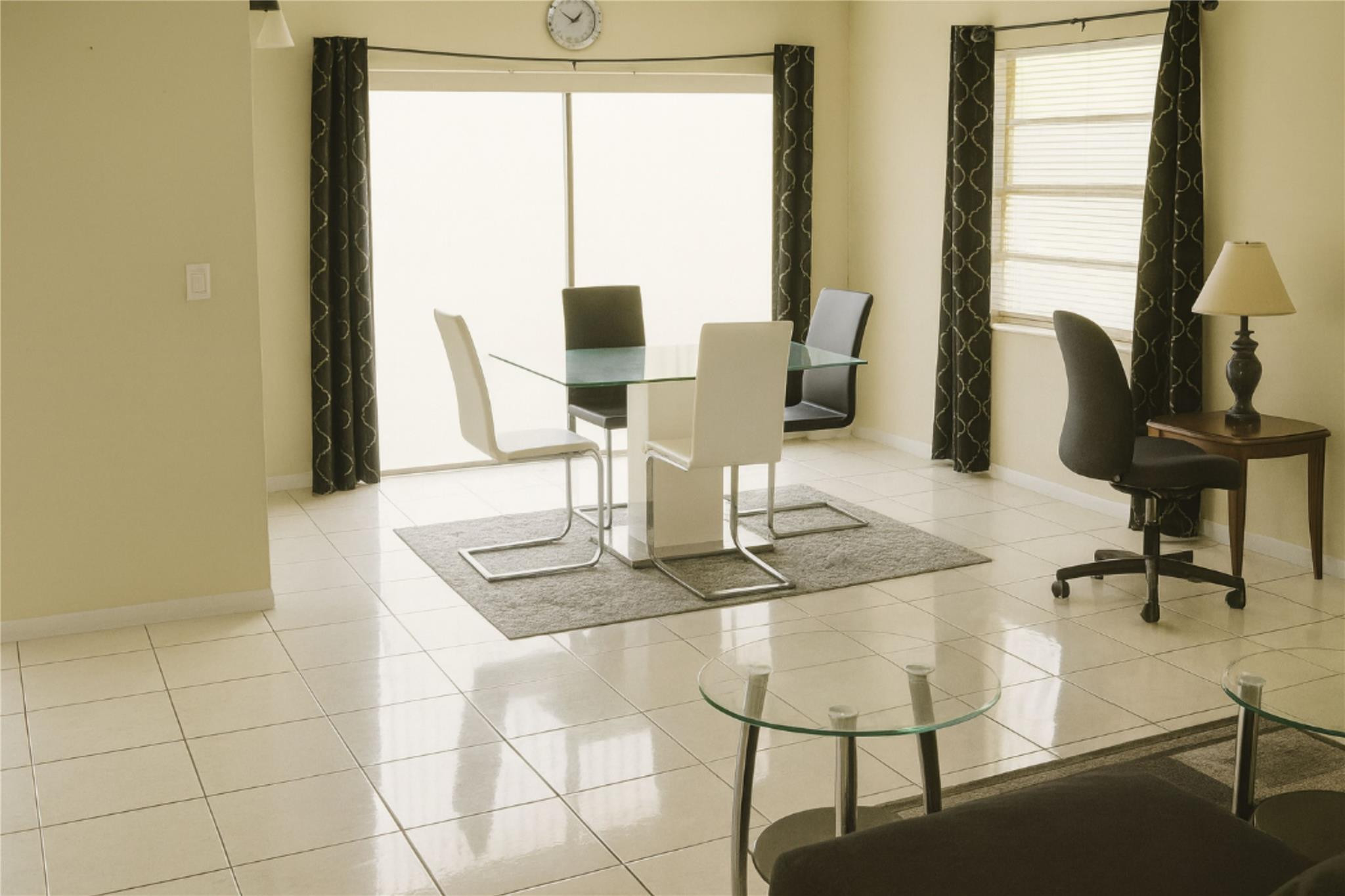 Foto de propiedad en 2201 NW 41st Avenue 206, Lauderhill, FL 33313 Lauderhill con MLS# 