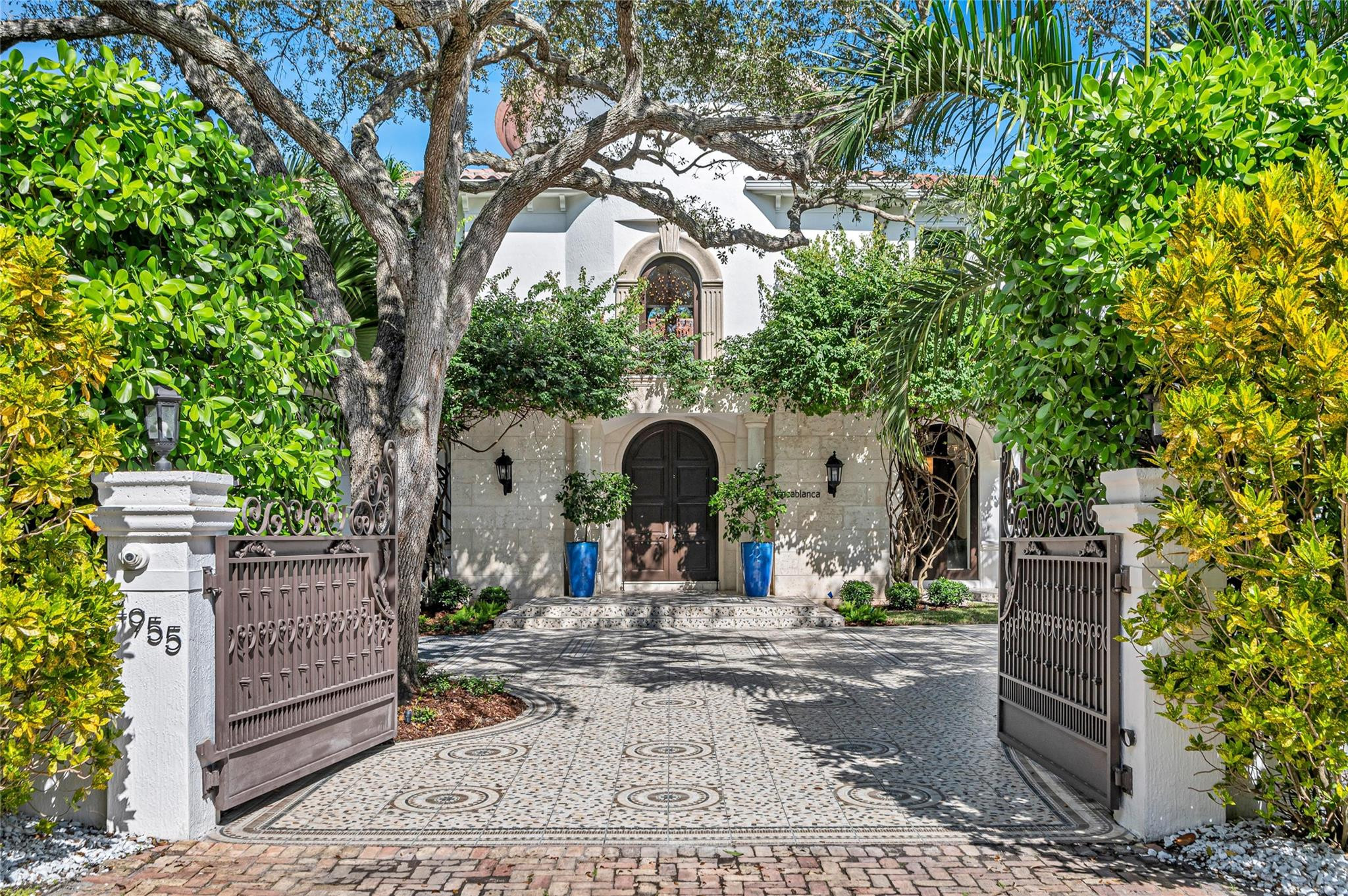 Foto de propiedad en 4955 SW 83rd Street, Miami, FL 33143 Miami con MLS# 