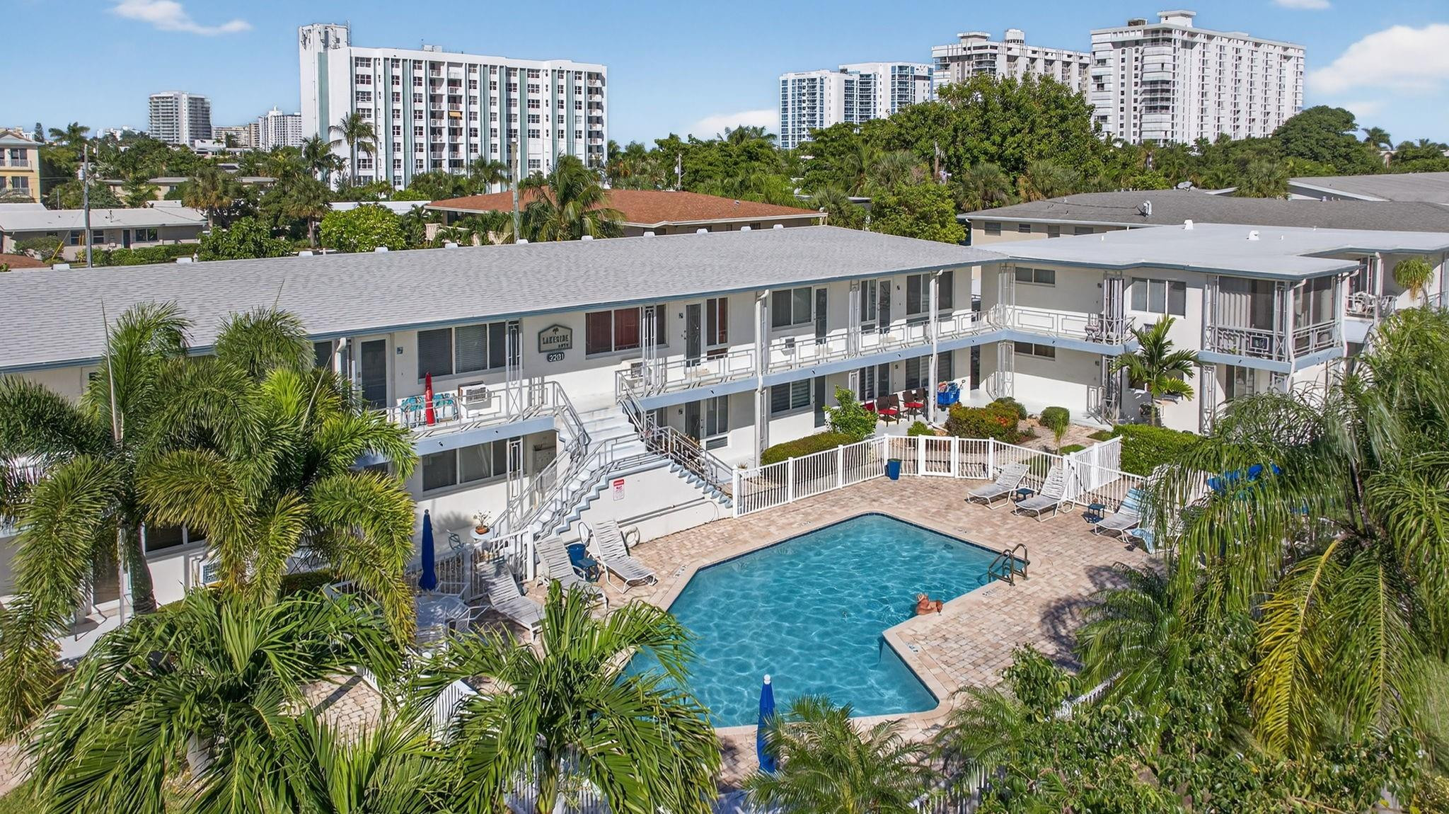 Foto de propiedad en 3201 SE 12th Street C2, Pompano Beach, FL 33062 Pompano Beach con MLS# 