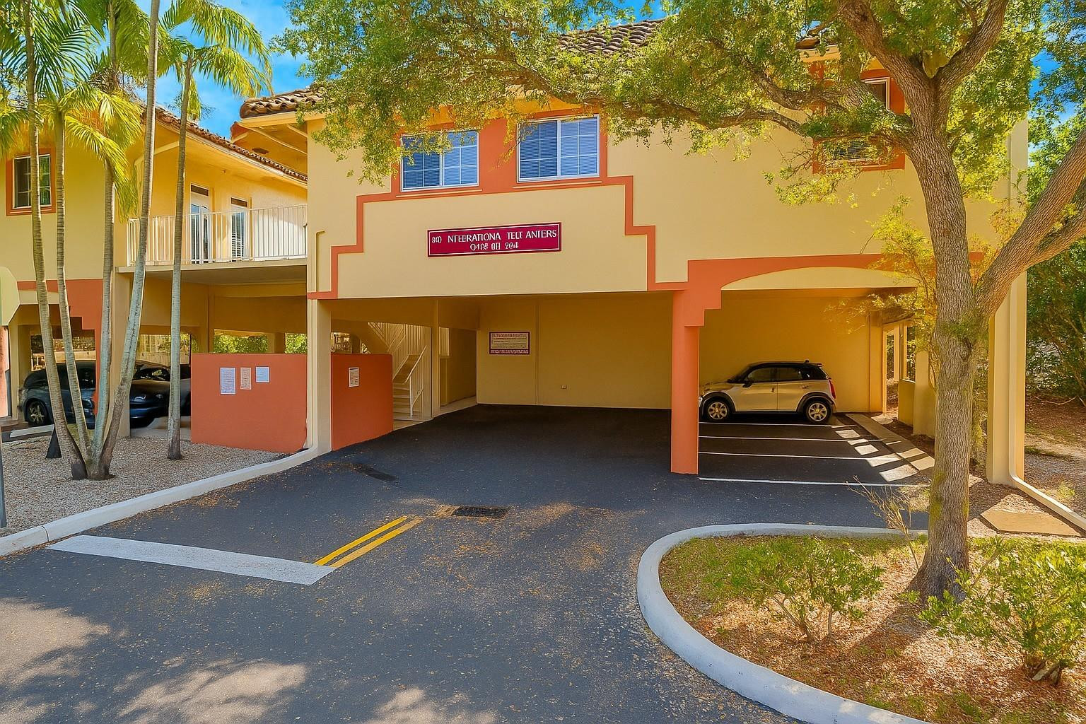 Foto de propiedad en 5595 Orange Drive 201, Davie, FL 33314 Davie con MLS# 
