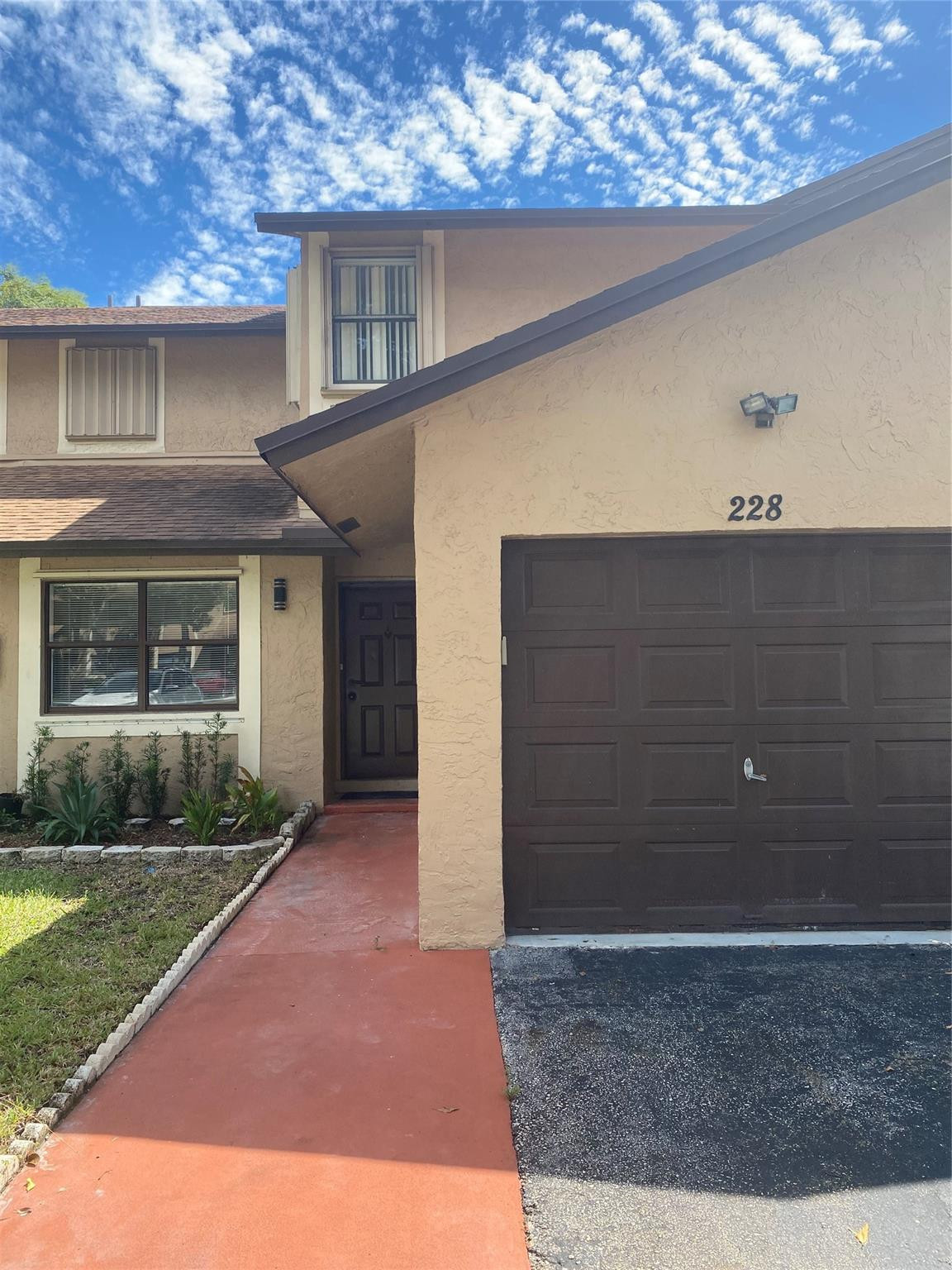 Foto de propiedad en 228 Lakeside Circle 228, Sunrise, FL 33326 Sunrise con MLS# 