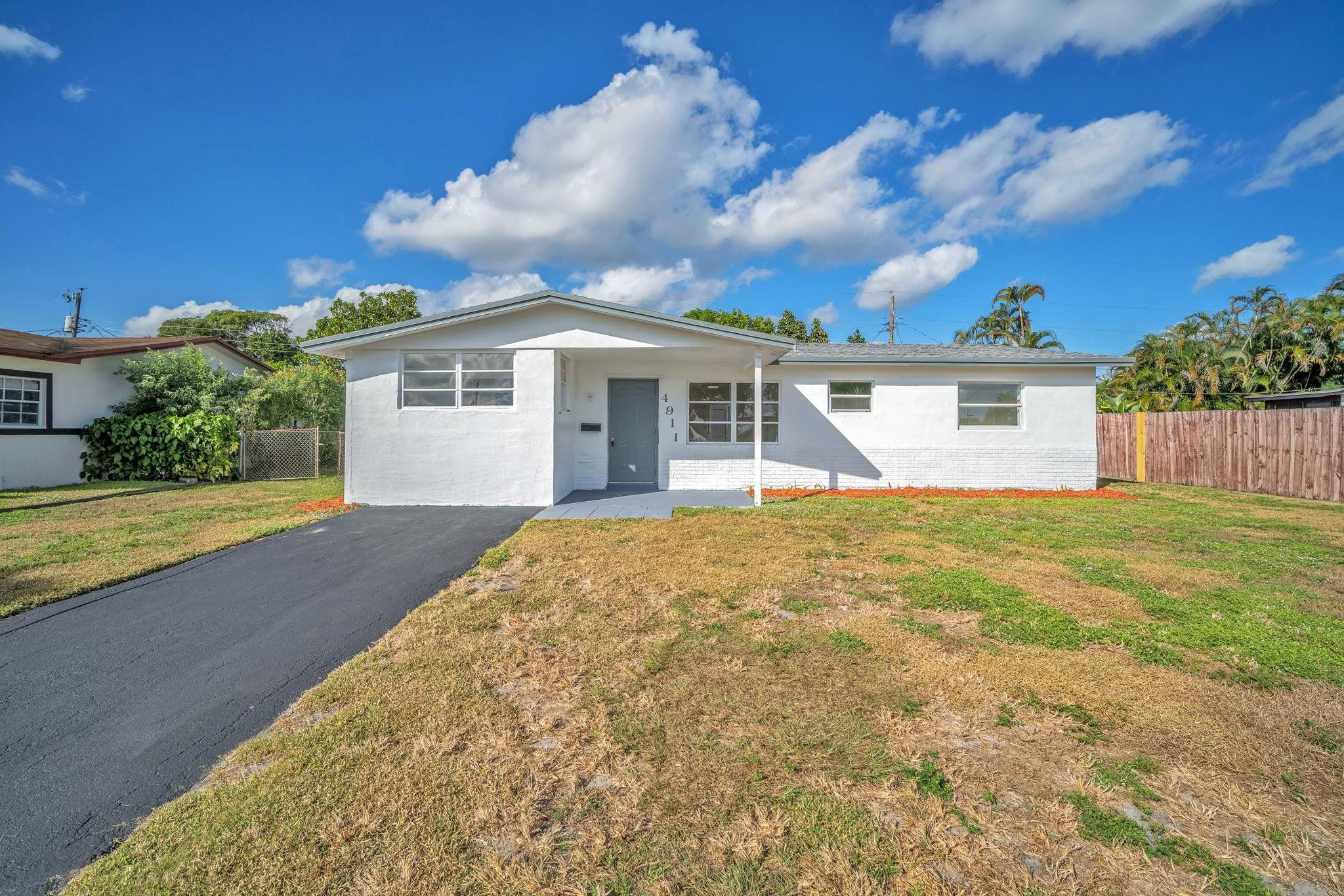 Foto de propiedad en 4911 NW 16th Street, Lauderhill, FL 33313 Lauderhill con MLS# 