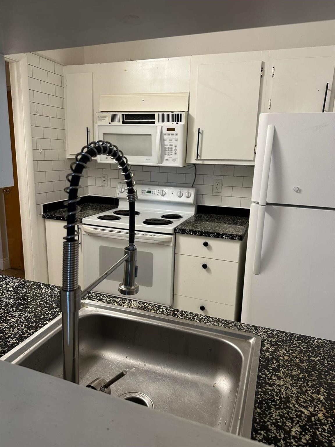 Foto de propiedad en 400 N Riverside Drive 102, Pompano Beach, FL 33062 Pompano Beach con MLS# 