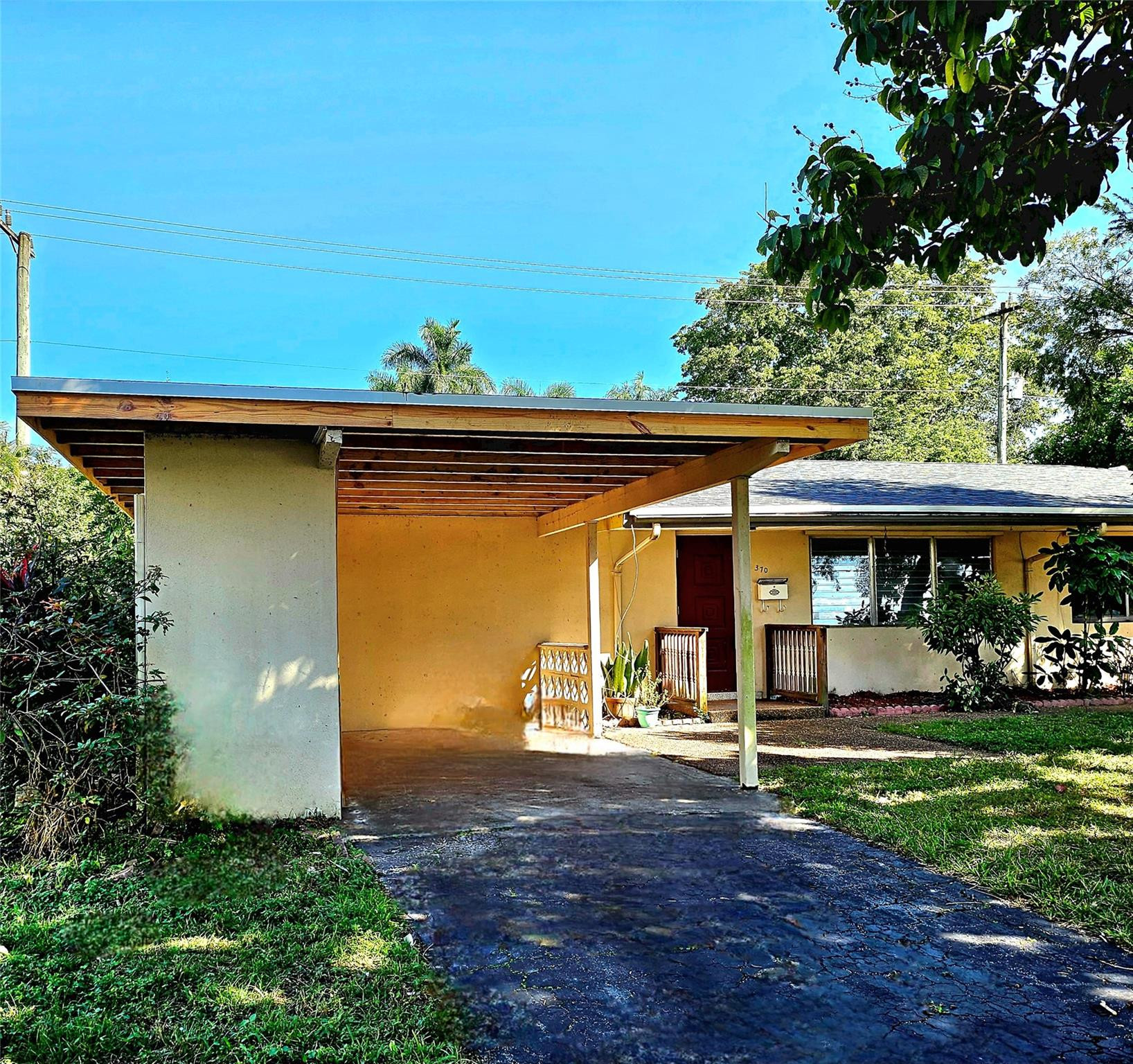 Foto de propiedad en 370 NW 65th Avenue, Plantation, FL 33317 Plantation con MLS# 