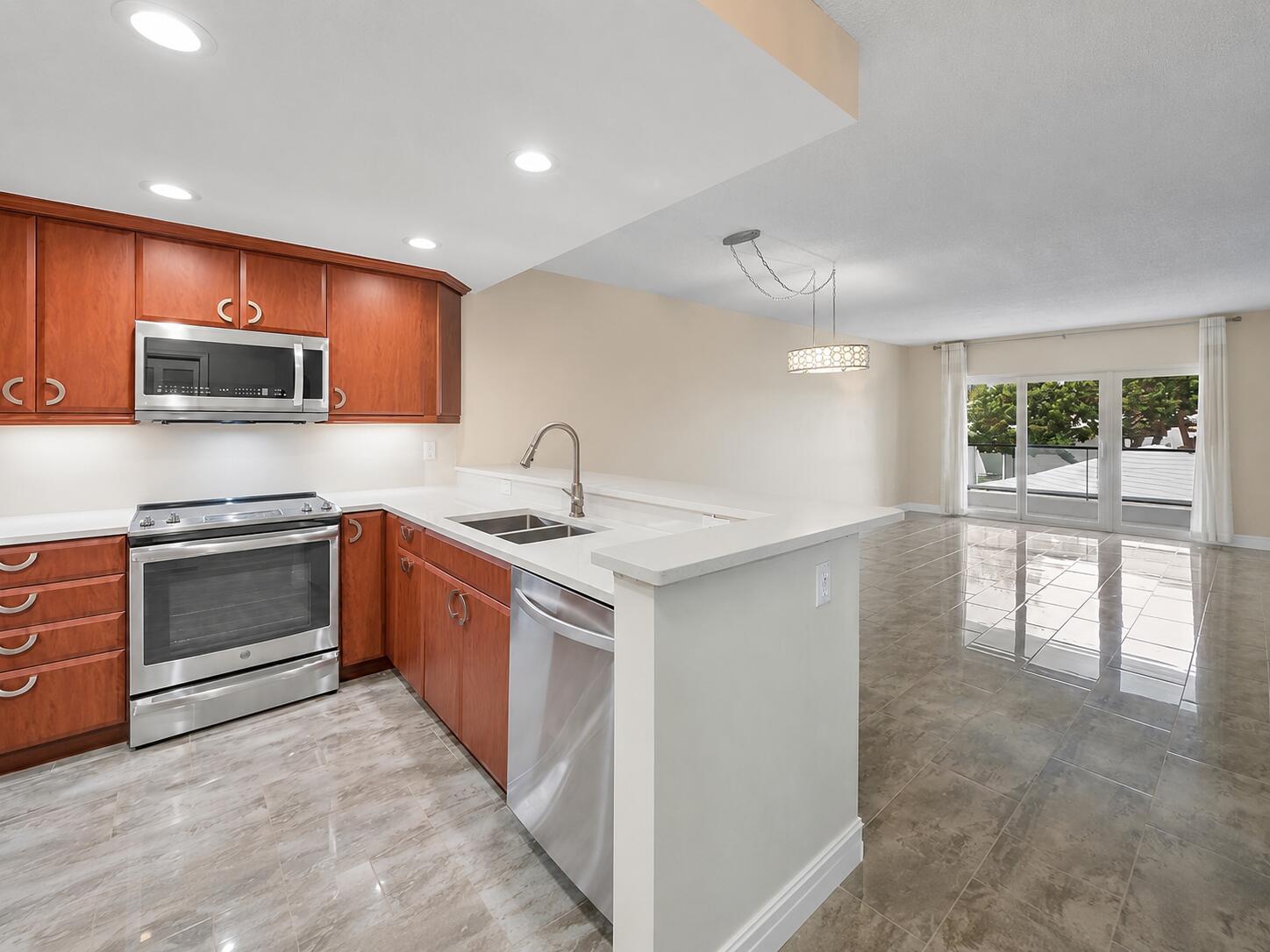Foto de propiedad en 1500 S Ocean Boulevard 207, Lauderdale-By-The-Sea, FL 33062 Lauderdale-By-The-Sea con MLS# 