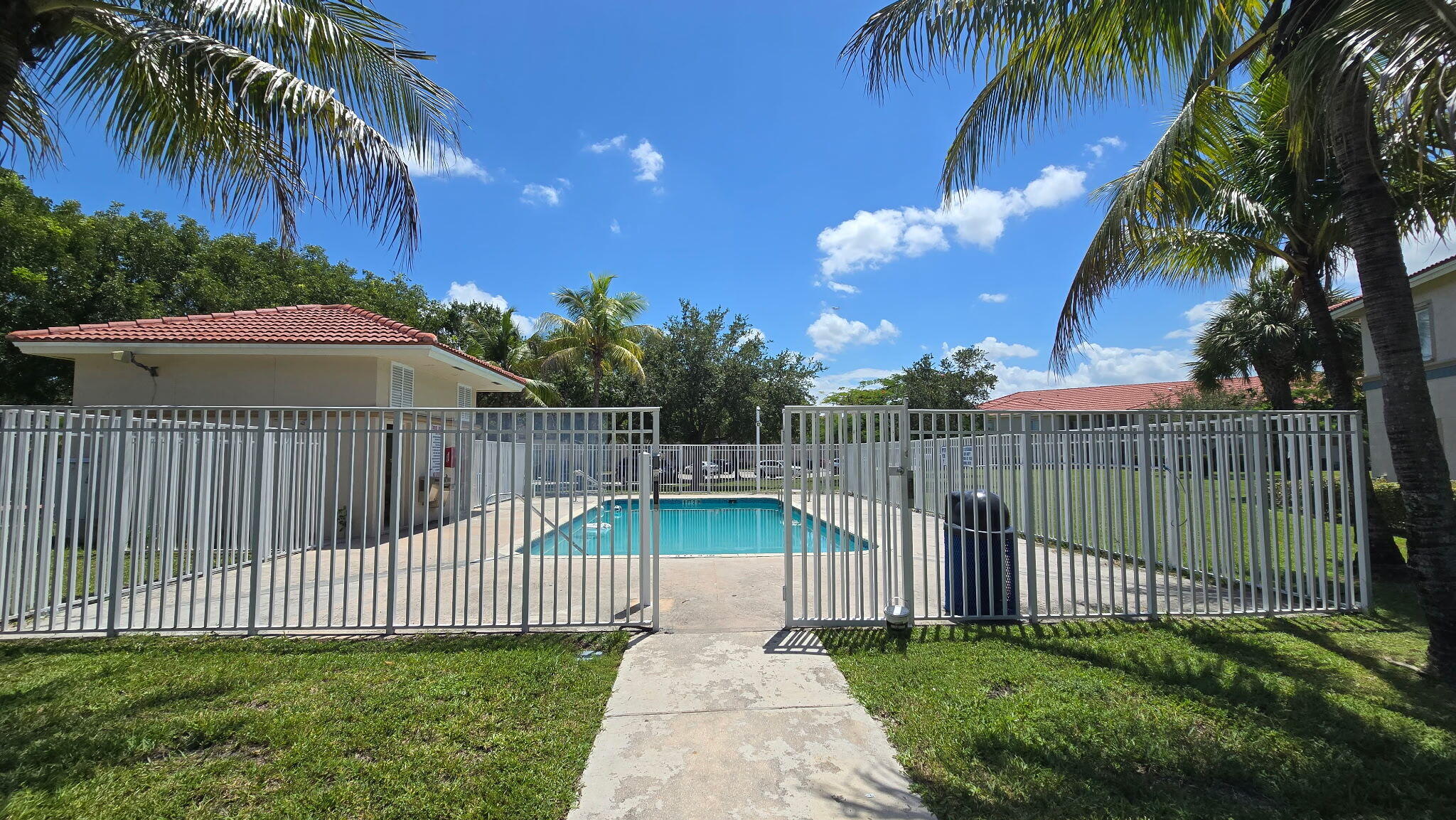 Foto de propiedad en 1161 Golden Lakes Boulevard 1311, West Palm Beach, FL 33411 West Palm Beach con MLS# 