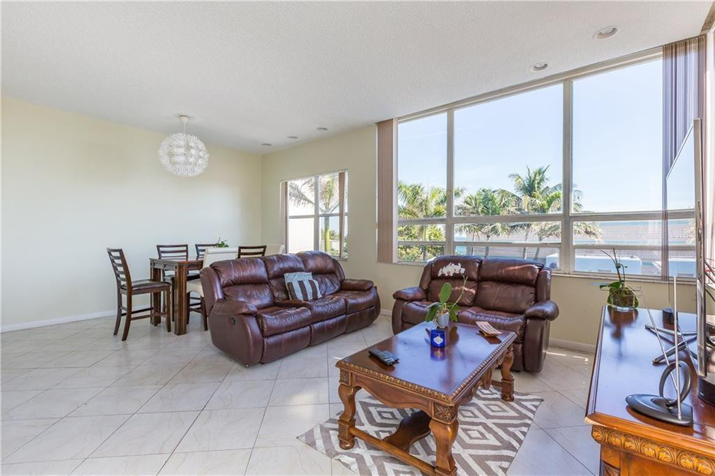 Foto de propiedad en 326 Harrison Street 302a, Hollywood, FL 33019 Hollywood con MLS# 