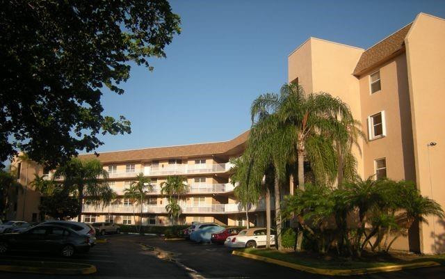 Foto de propiedad en 2521 NW 104th Avenue 402, Sunrise, FL 33322 Sunrise con MLS# 