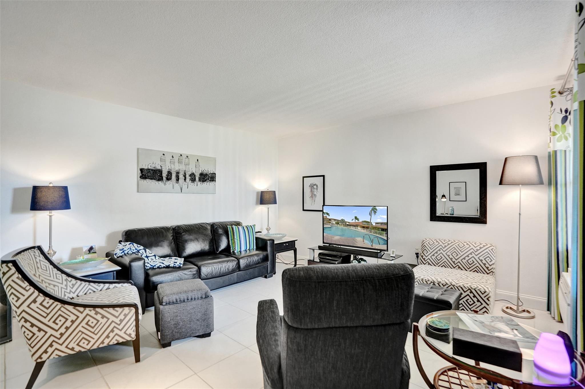 En Venta 17001 NE 13th Avenue 104, Miami, FL 33162, Miami, FL 33162