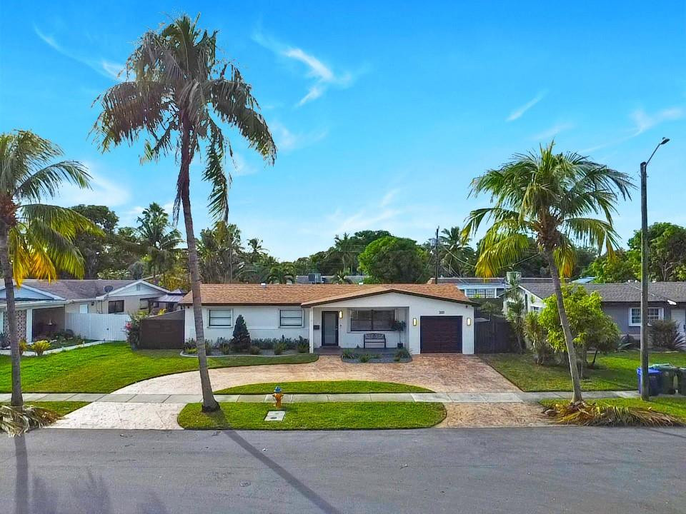 Foto de propiedad en 300 SW 65th Way, Pembroke Pines, FL 33023 Pembroke Pines con MLS# 