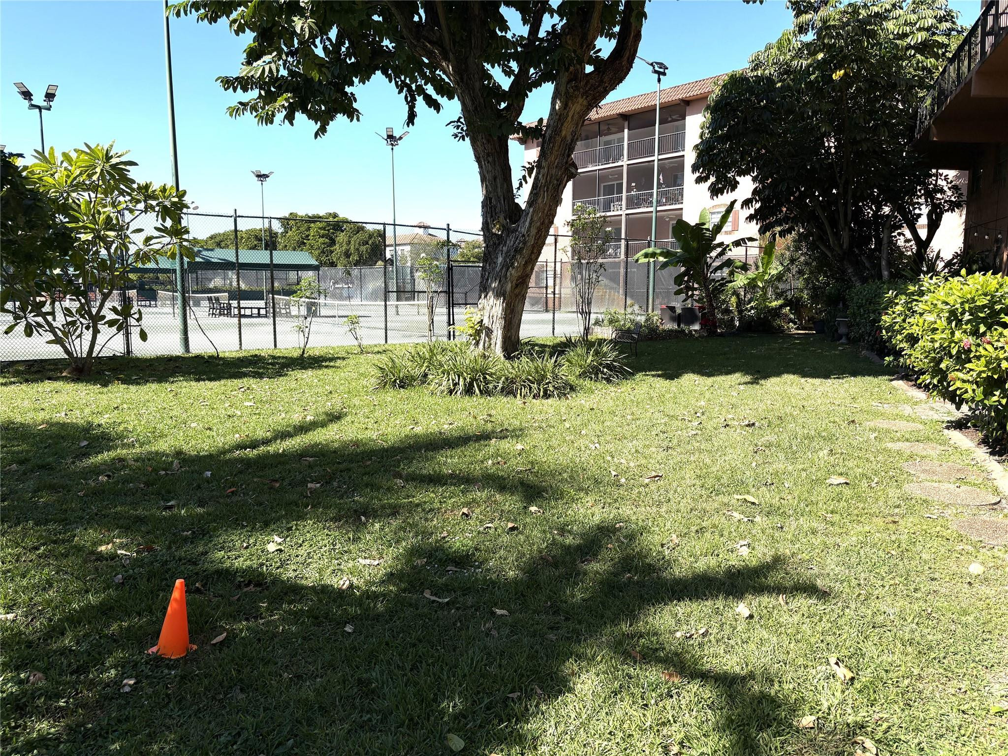Foto de propiedad en 620 Tennis Club Drive 105, Fort Lauderdale, FL 33311 Fort Lauderdale con MLS# 