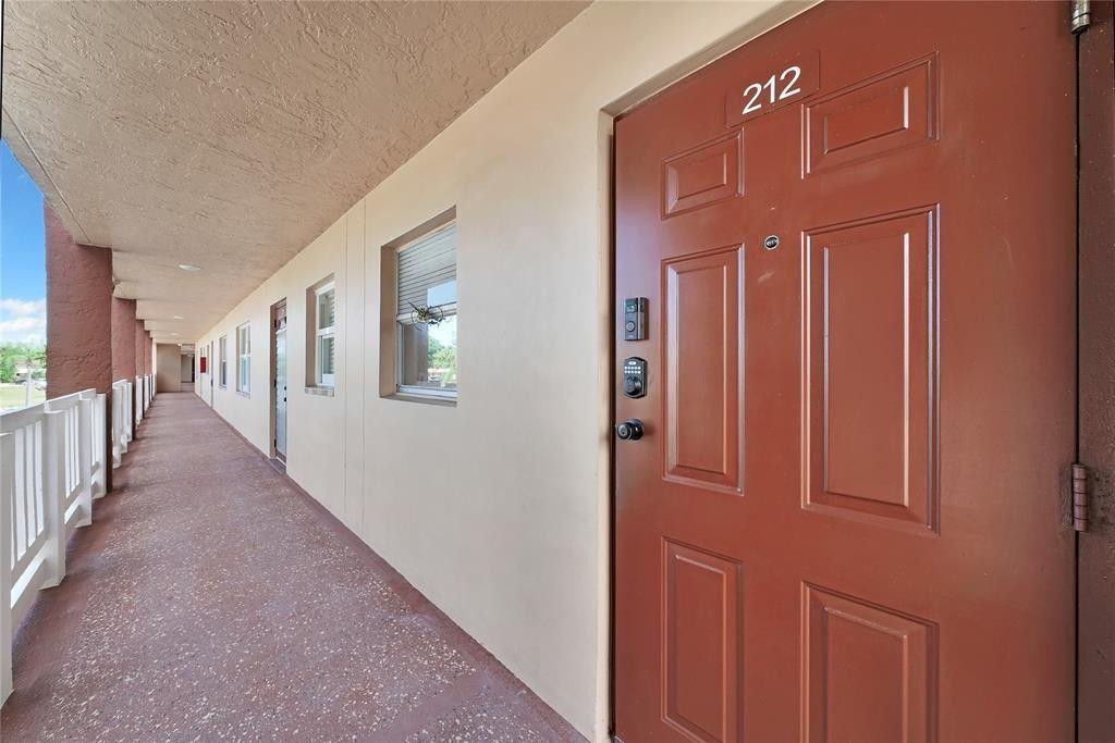 Foto de propiedad en 9281 Sunrise Lakes Boulevard 212, Sunrise, FL 33322 Sunrise con MLS# 