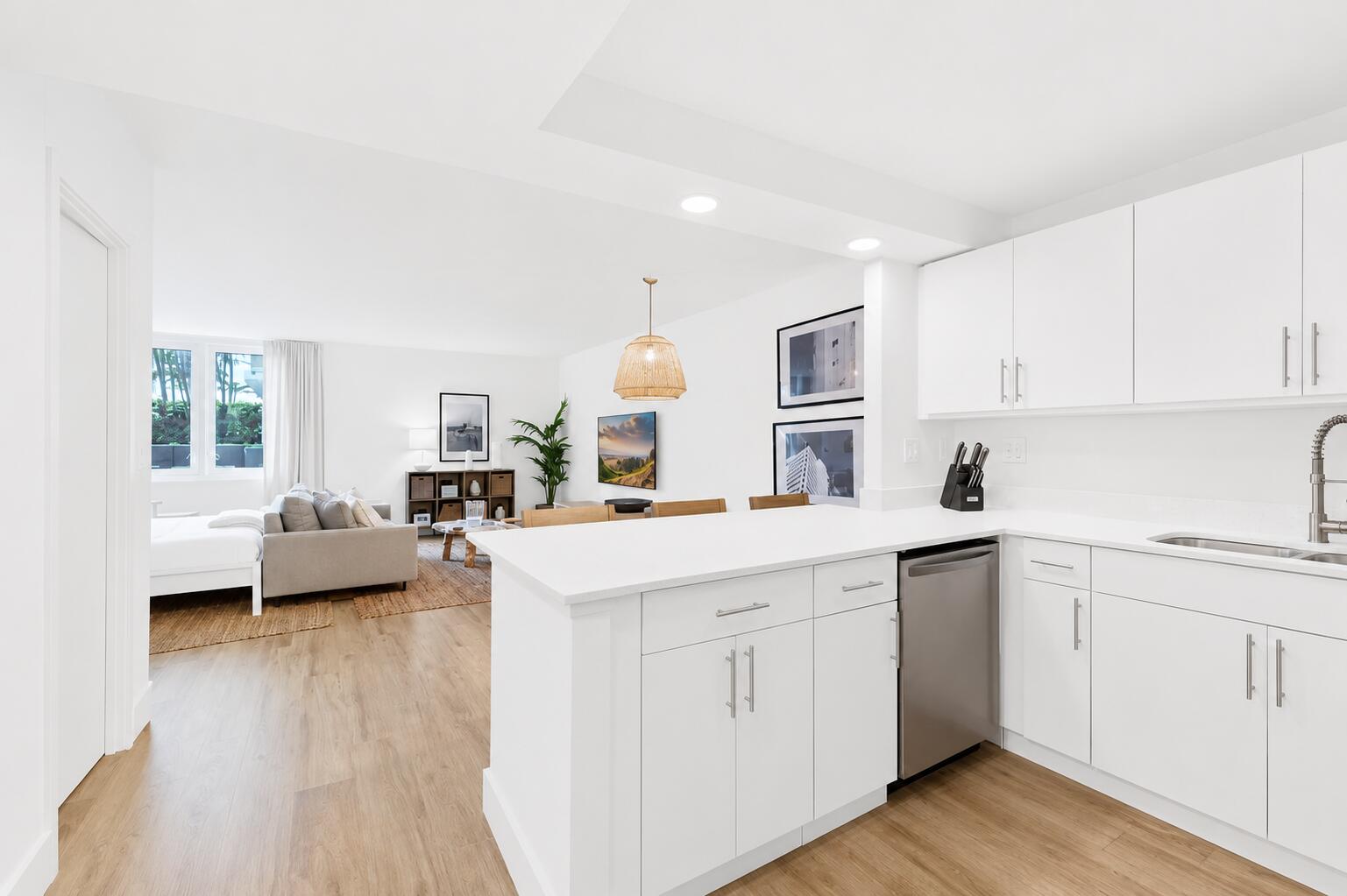 Foto de propiedad en 2301 Collins Avenue 323, Miami Beach, FL 33139 Miami Beach con MLS# 