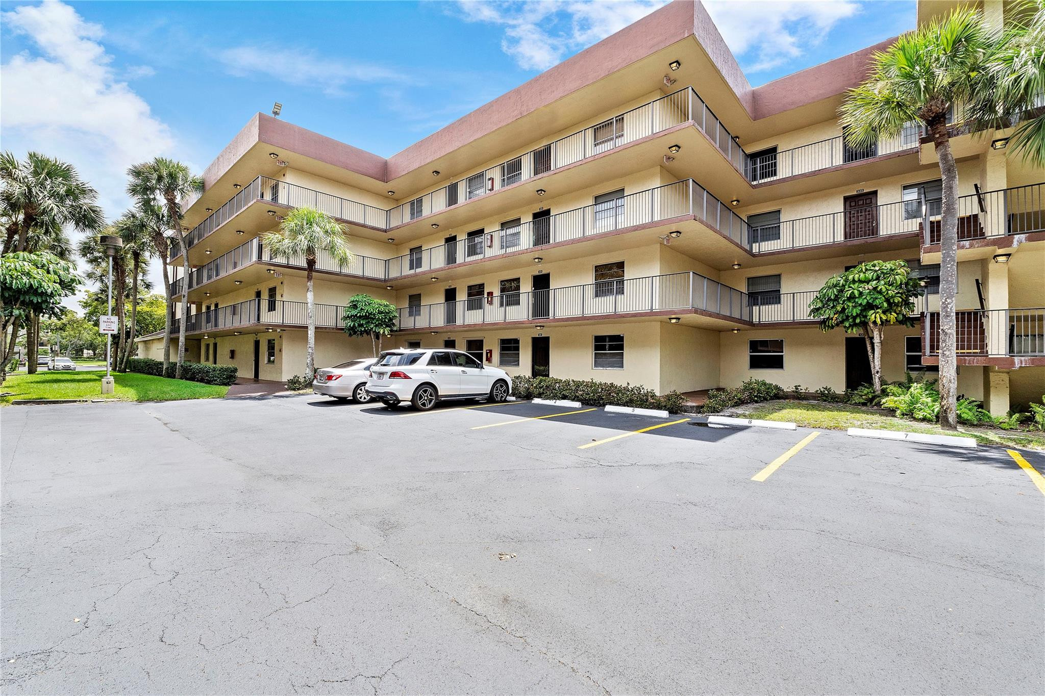 Foto de propiedad en 3141 NW 47th Terrace 130, Lauderdale Lakes, FL 33319 Lauderdale Lakes con MLS# 